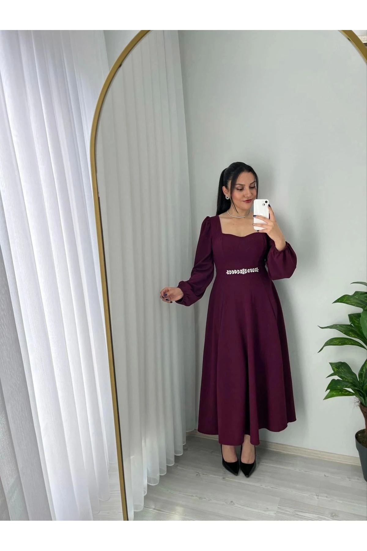 Taş İşlemeli Kalp Yaka Elbise Mürdüm