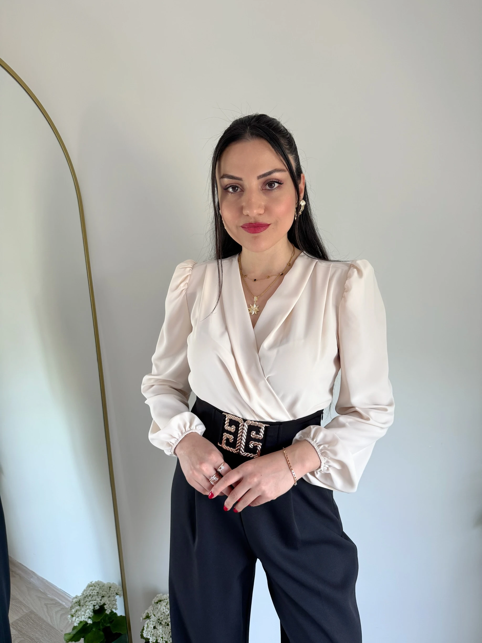 Kruvaze Yaka Vatkalı Çıtçıtlı Bodysuit Bluz