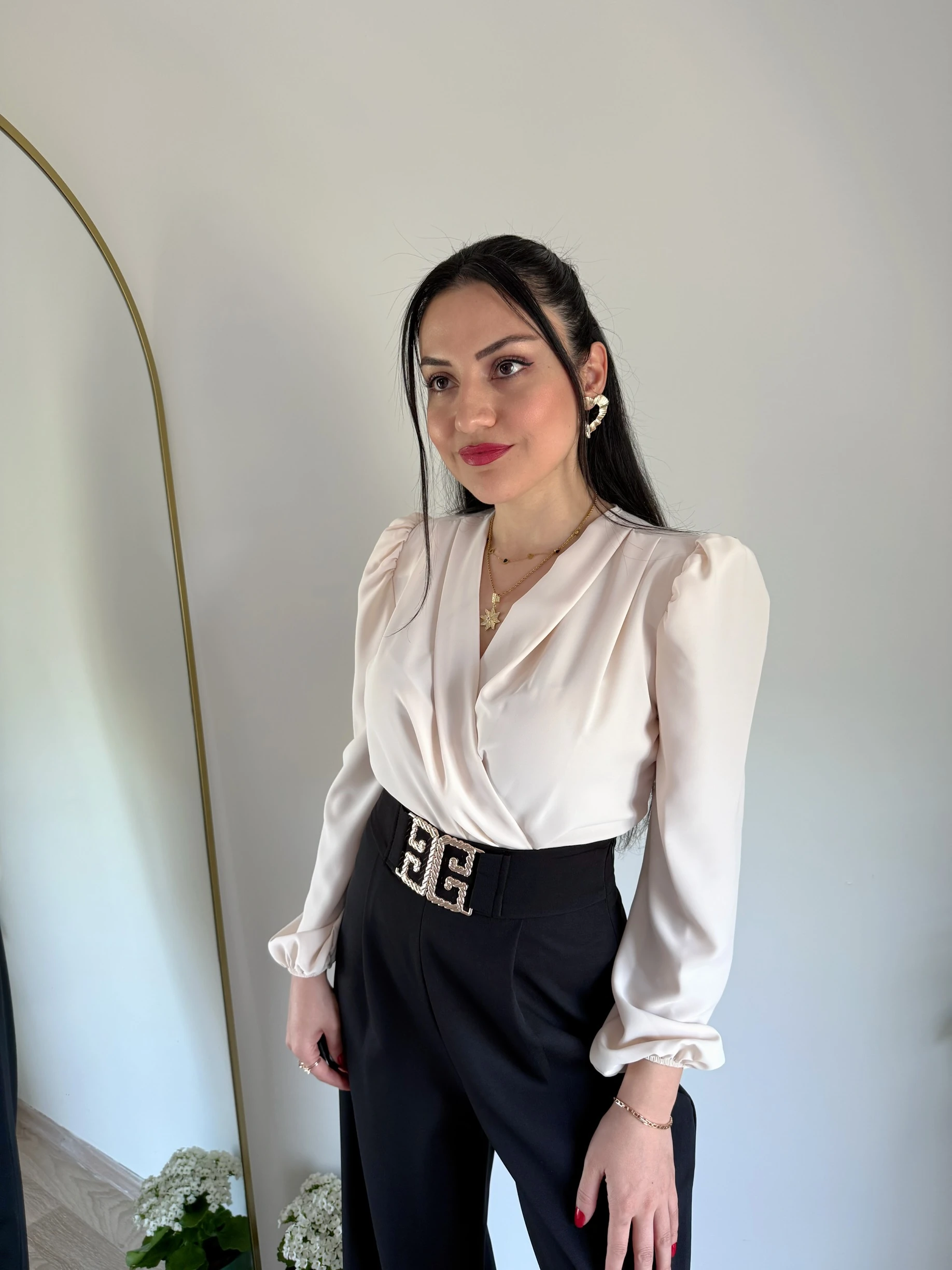 Kruvaze Yaka Vatkalı Çıtçıtlı Bodysuit Bluz - Bej