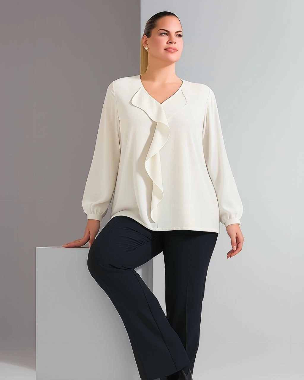Fırfır Detaylı V Yaka Büyük Beden Bluz - Beyaz