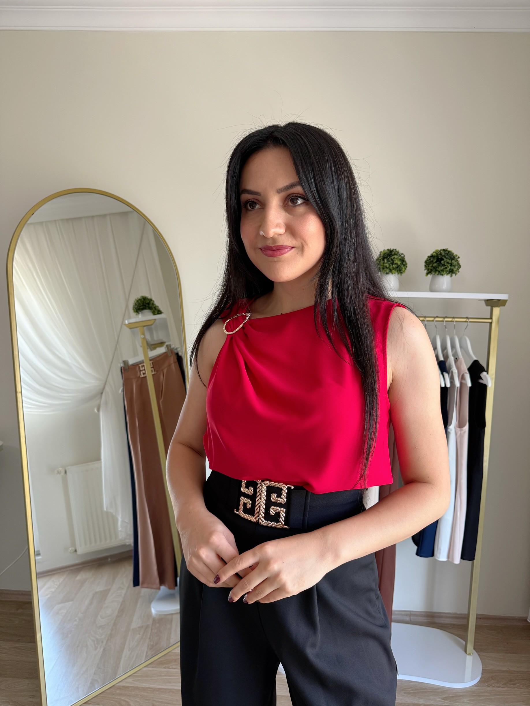 Tek Omuz Aksesuar Detaylı Bluz