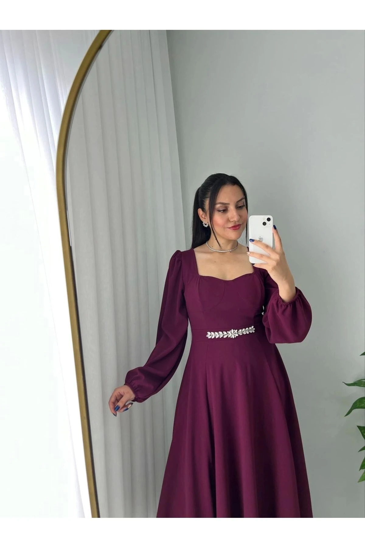 Taş İşlemeli Kalp Yaka Elbise Mürdüm