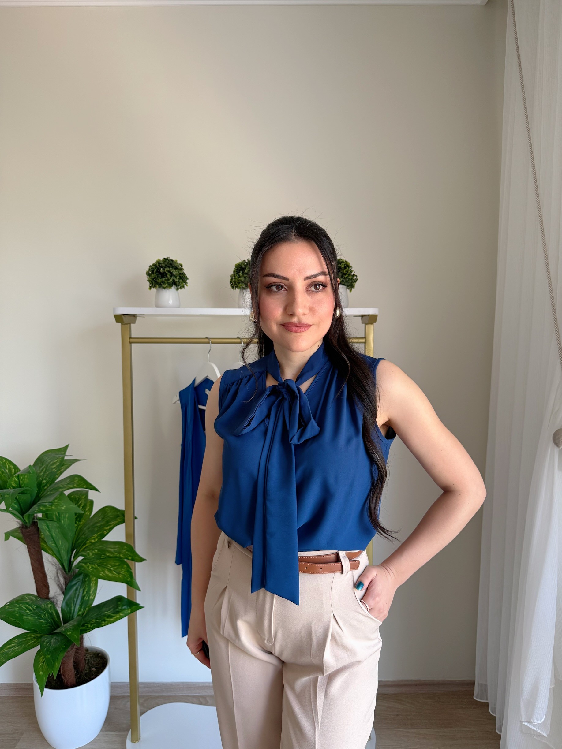 Fularlı Kolsuz Bluz - Lacivert