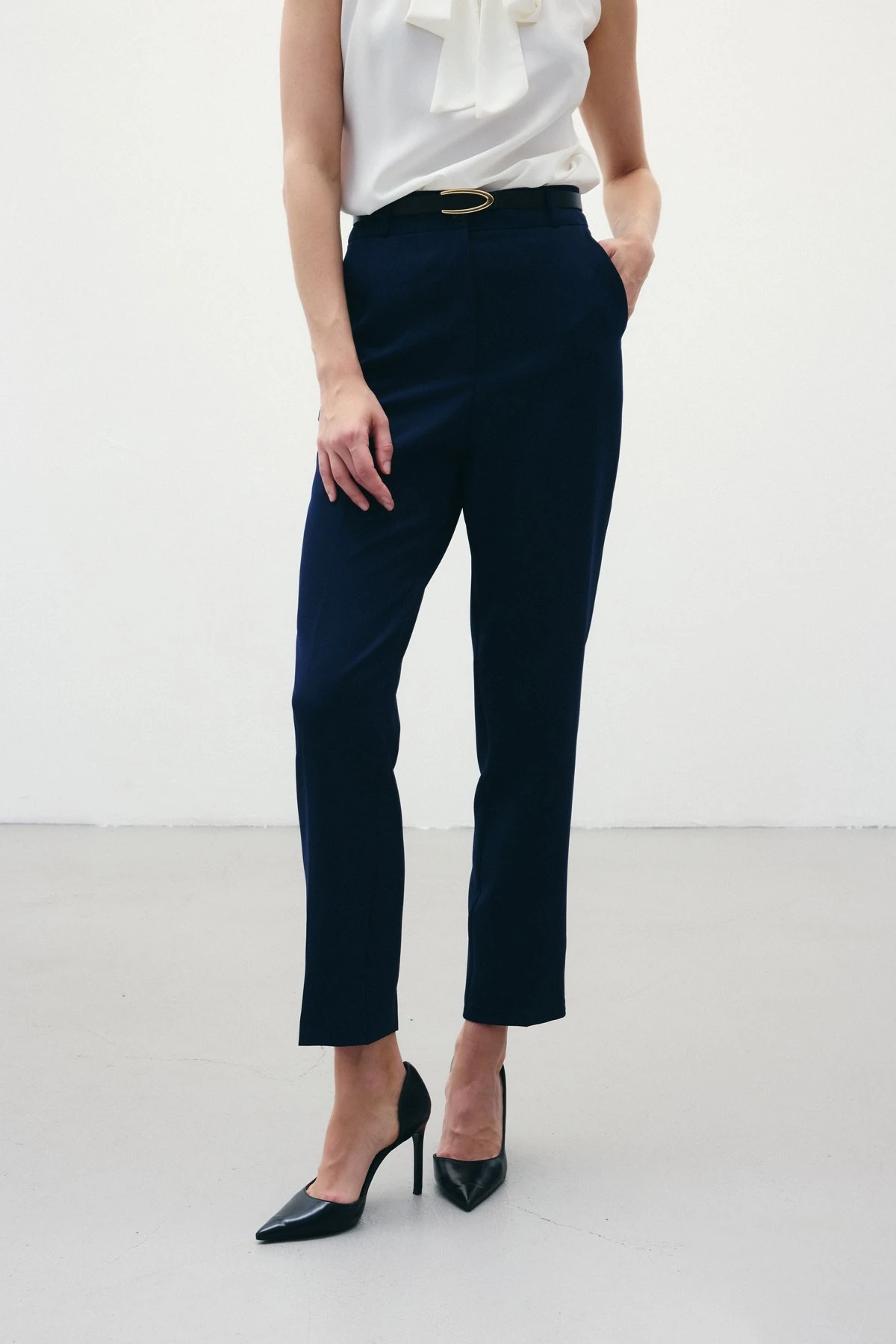 Kemerli Krep Havuç Pantolon - Lacivert