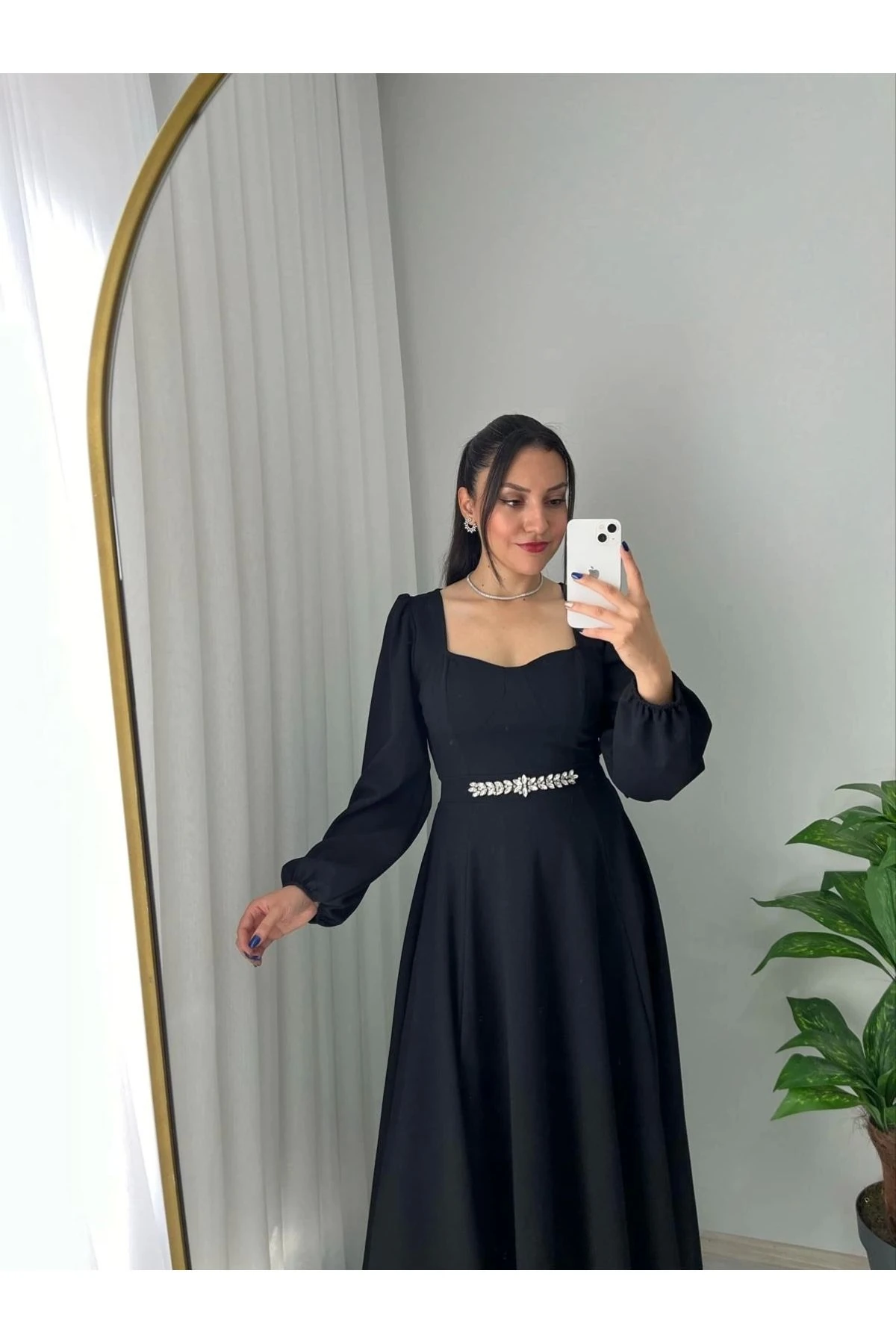 Taş İşlemeli Kalp Yaka Elbise Siyah