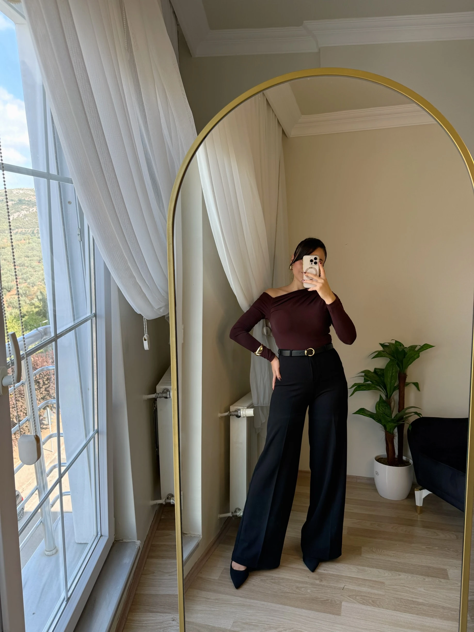 Kayık Yaka Omuz Dekolteli Buzi Bluz