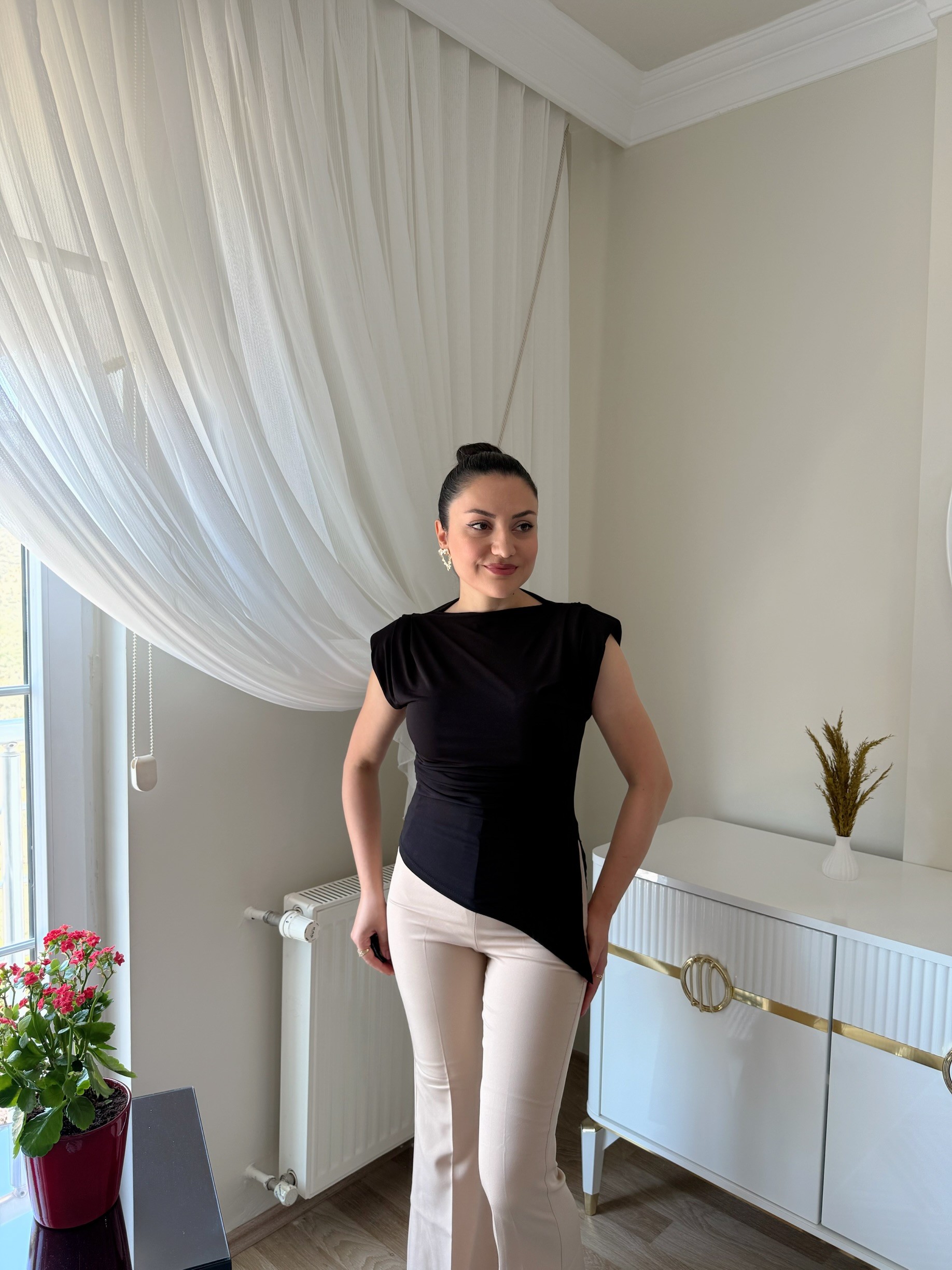 Vatkalı Kolsuz Buzi Bluz - Siyah