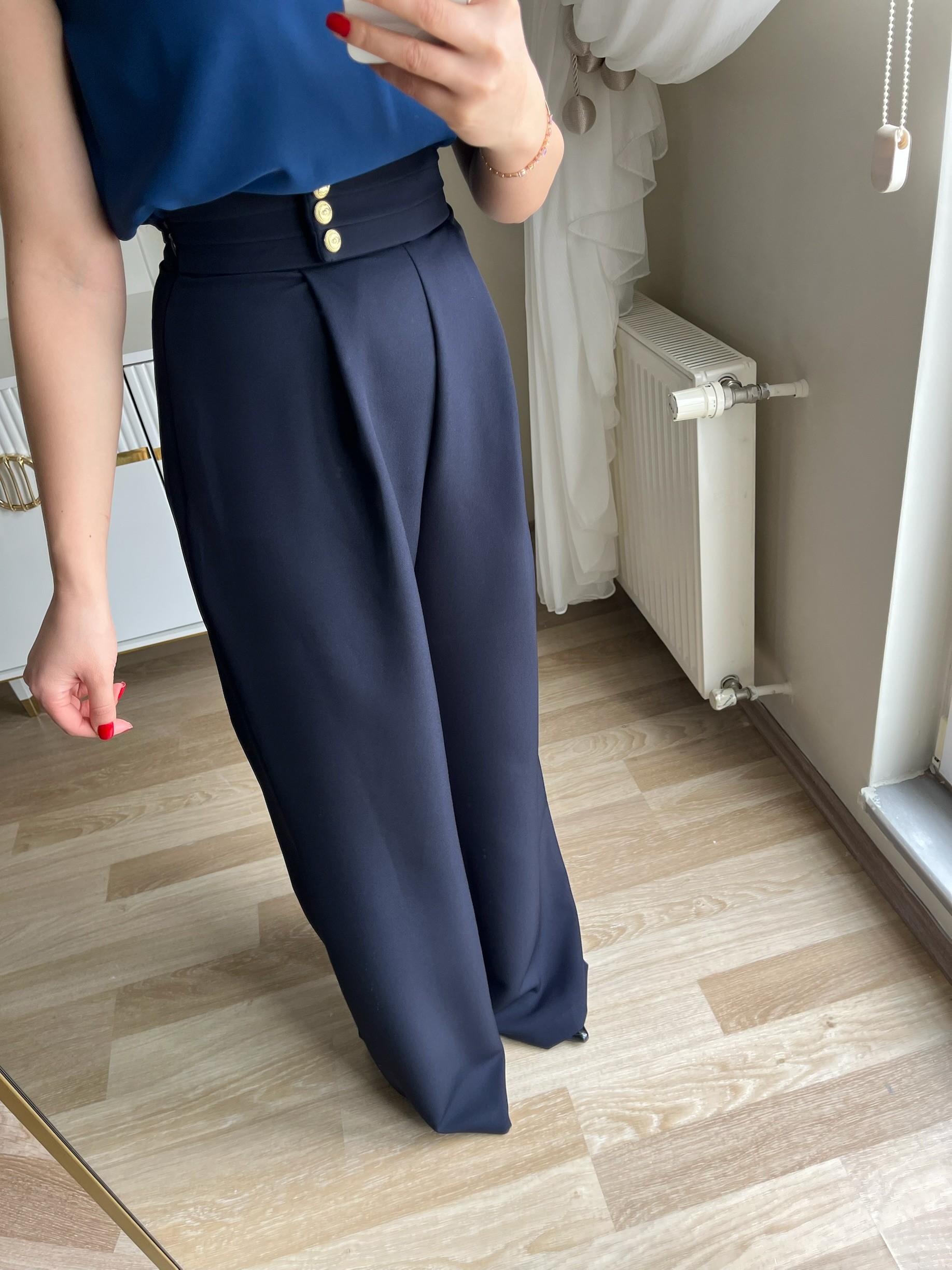 Bel Düğme Detaylı Bol Paça Pantolon 