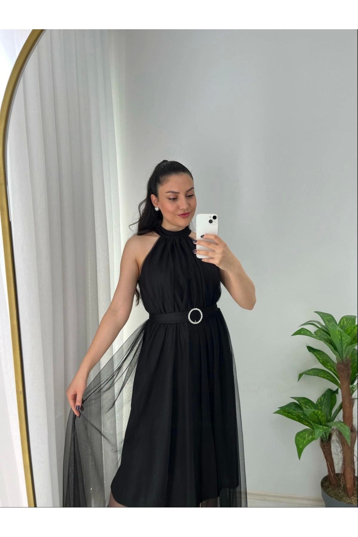 Taş Kemerli Halter Yaka Tül Elbise