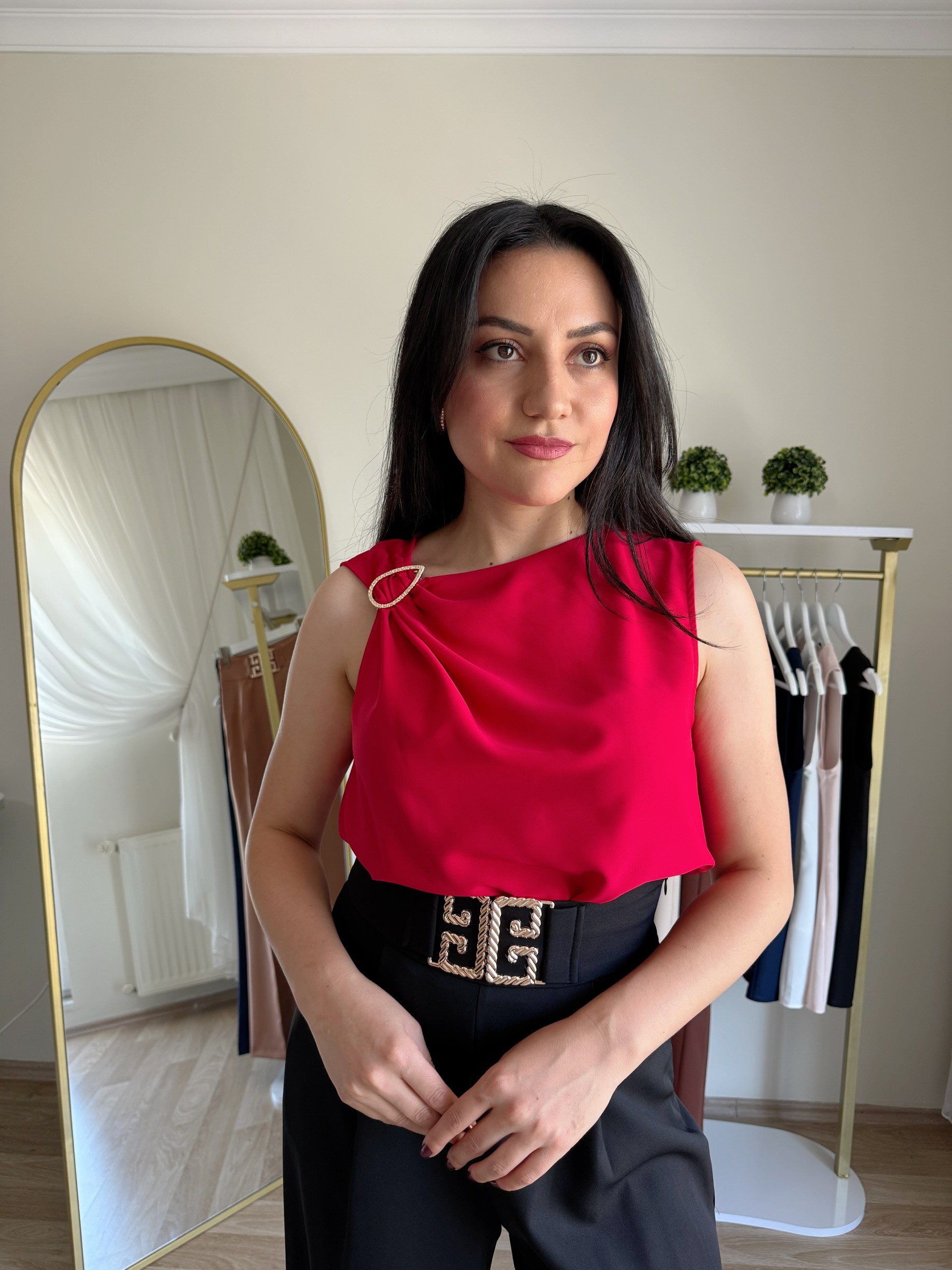 Tek Omuz Aksesuar Detaylı Bluz