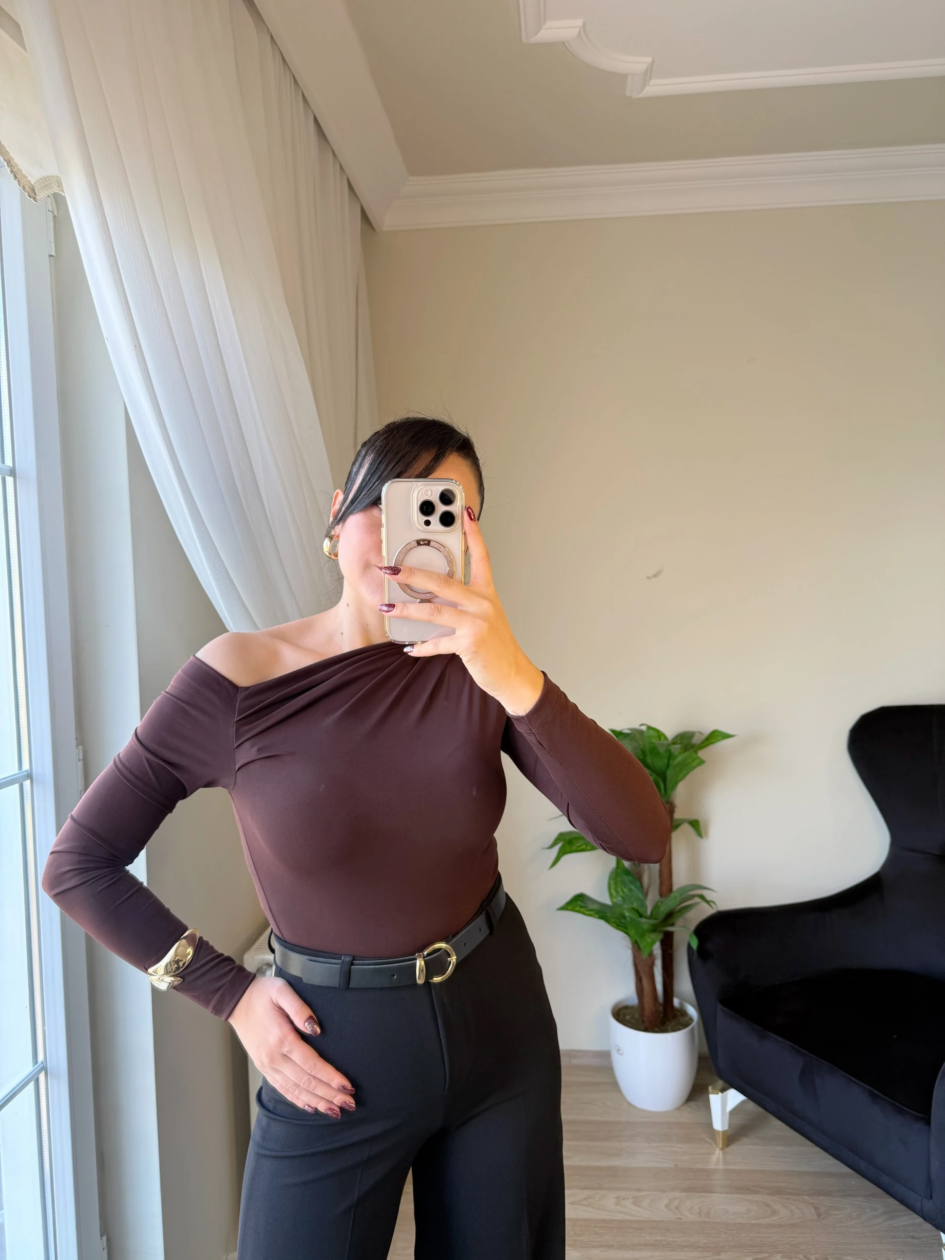 Kayık Yaka Omuz Dekolteli Buzi Bluz