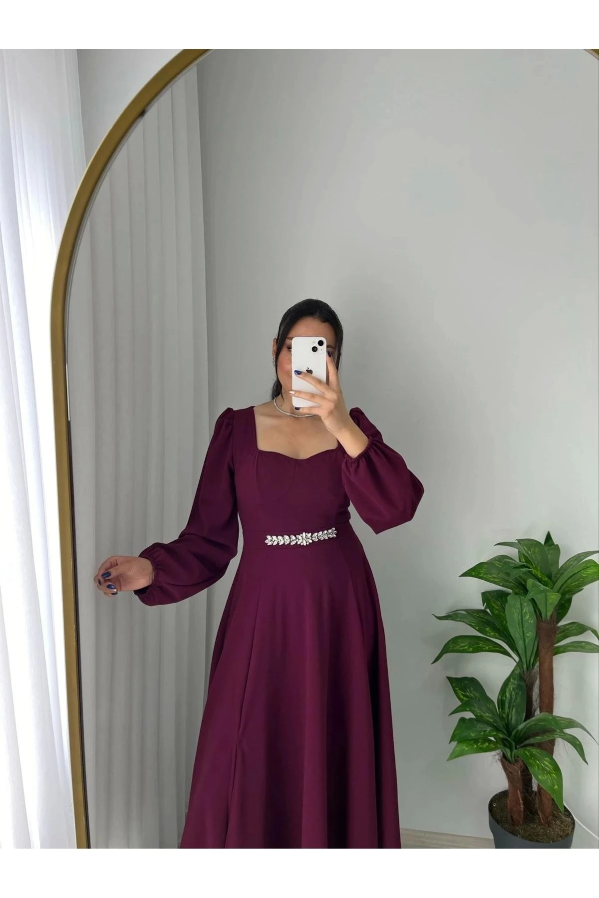 Taş İşlemeli Kalp Yaka Elbise Mürdüm