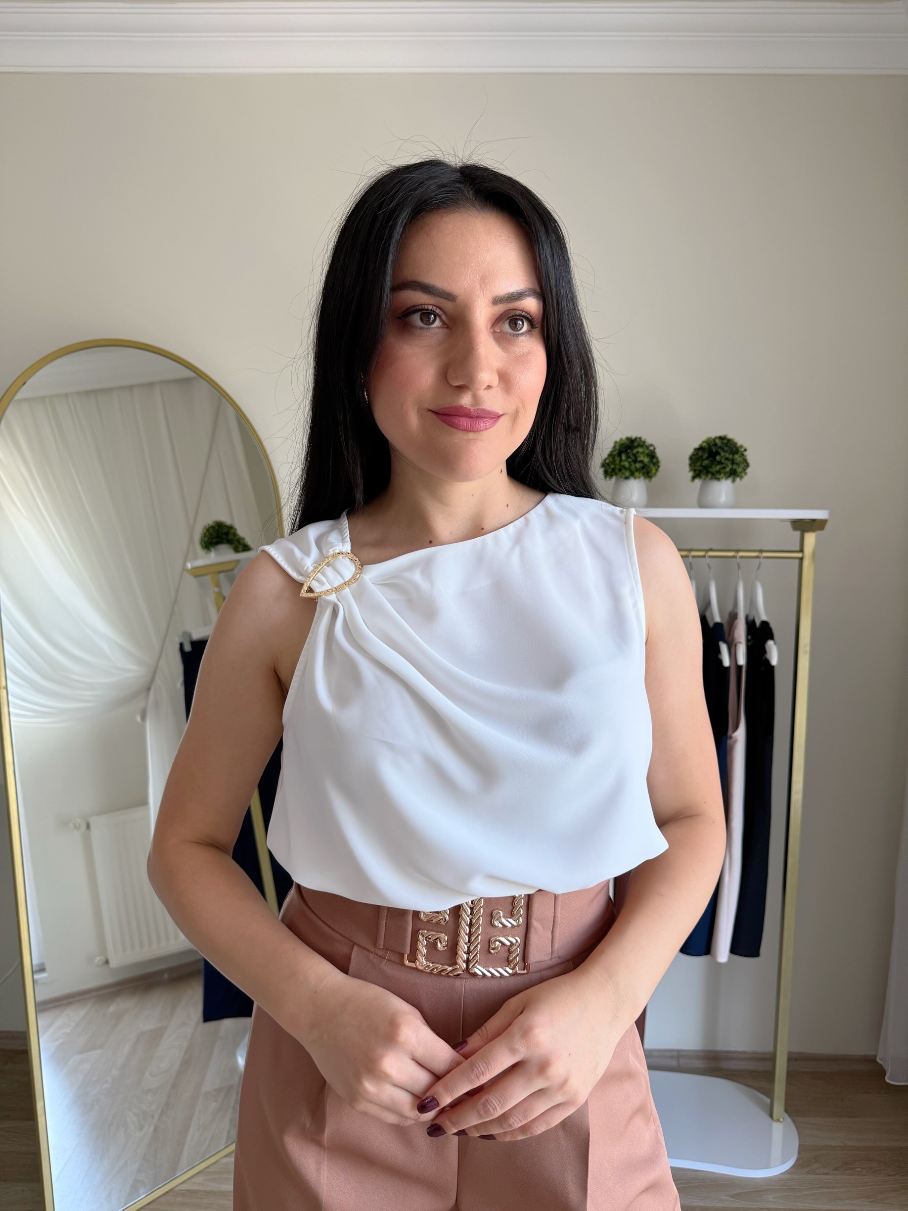 Tek Omuz Aksesuar Detaylı Bluz - Ekru