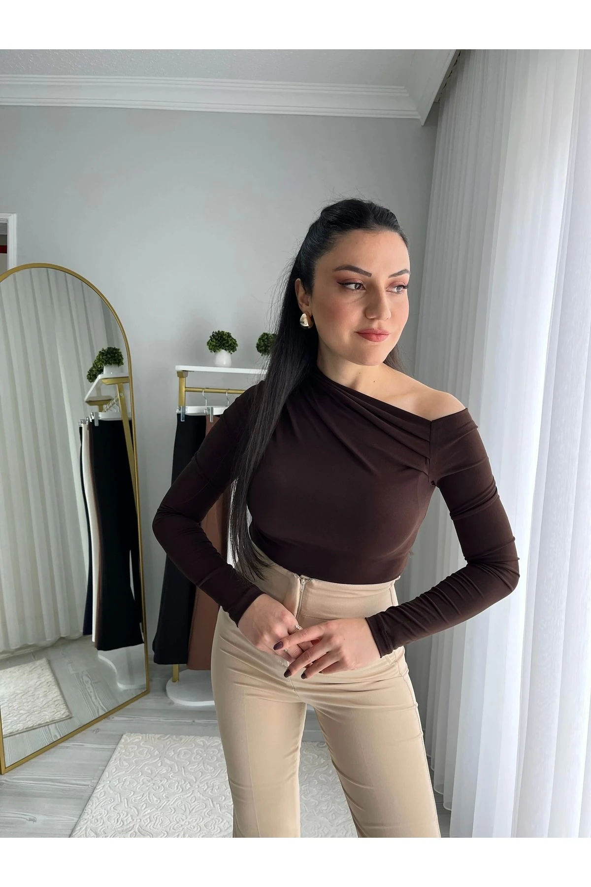 Kayık Yaka Omuz Dekolteli Buzi Bluz