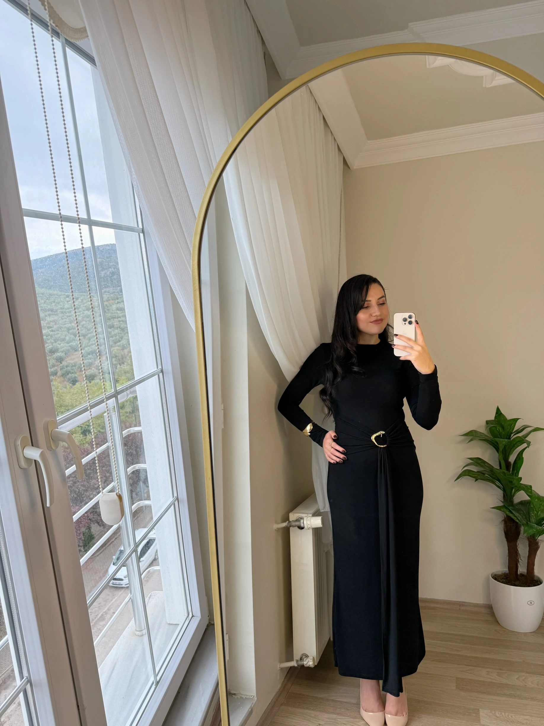 Gold Aksesuar Detaylı Elbise