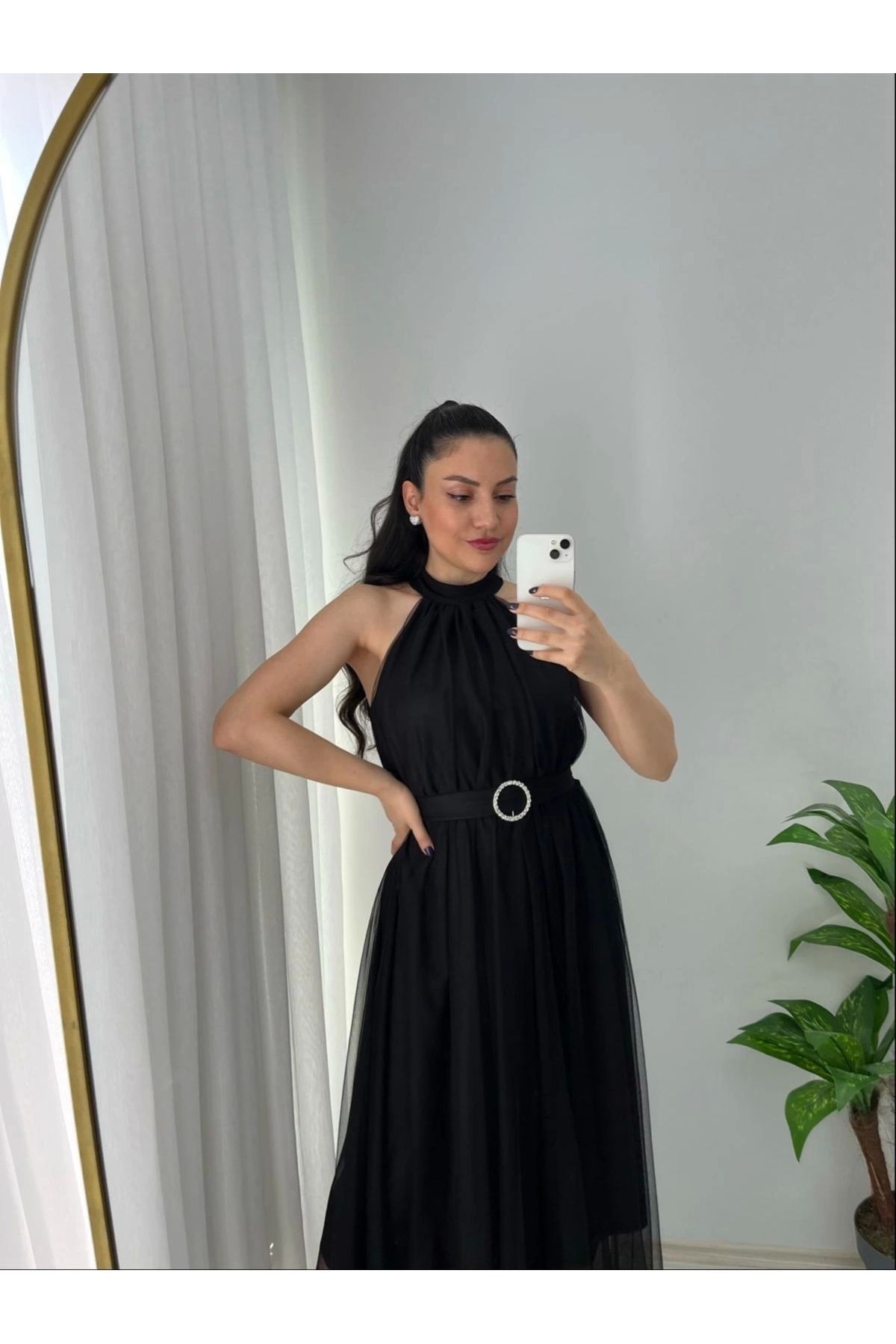 Taş Kemerli Halter Yaka Tül Elbise