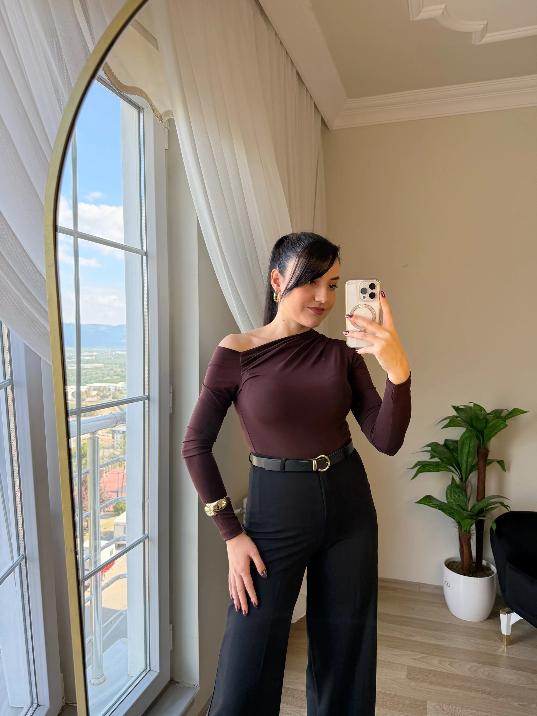 Kayık Yaka Omuz Dekolteli Buzi Bluz