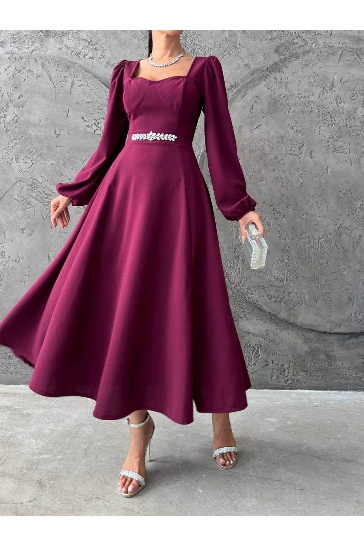 Taş İşlemeli Kalp Yaka Elbise Mürdüm