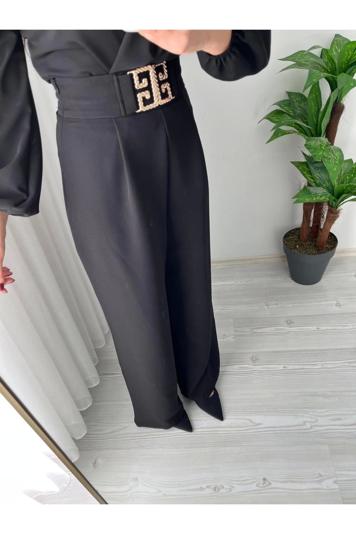Bel Aksesuarlı Bol Paça Pantolon 