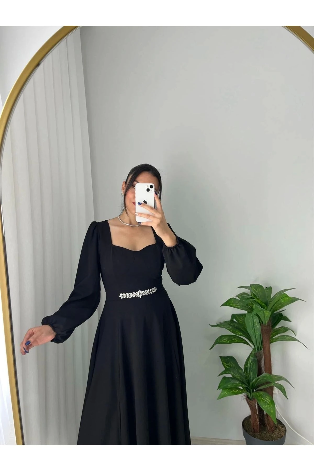 Taş İşlemeli Kalp Yaka Elbise Siyah