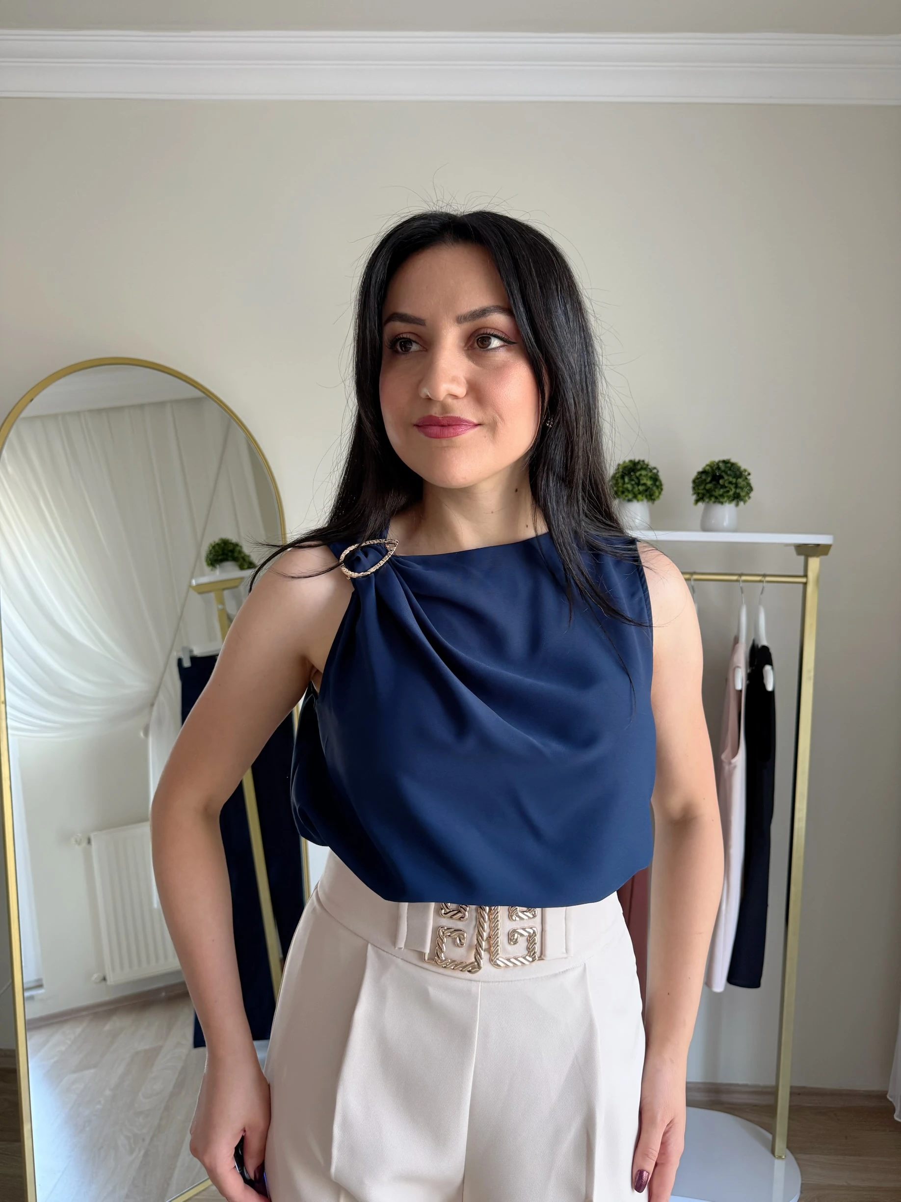 Tek Omuz Aksesuar Detaylı Bluz