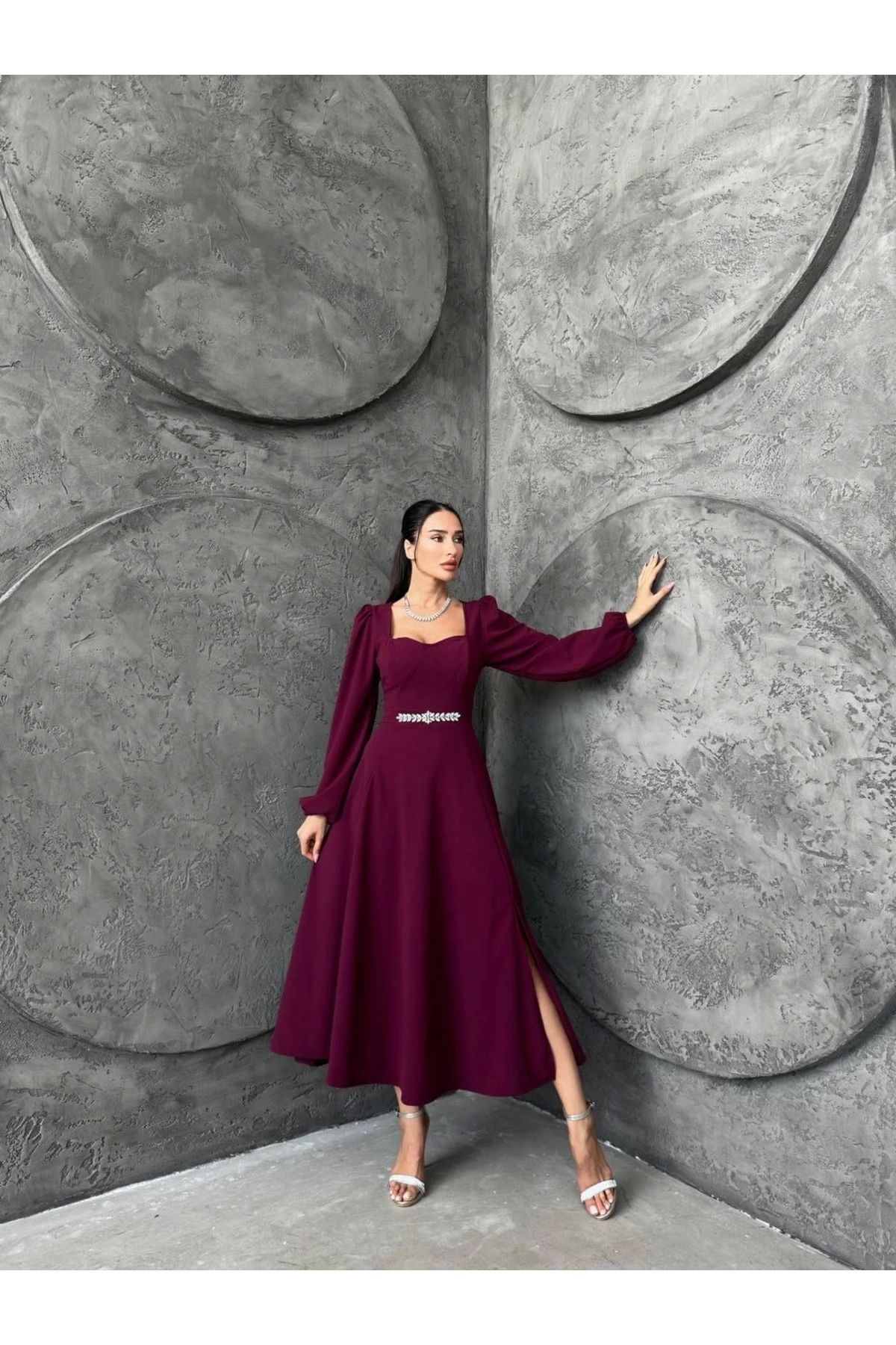 Taş İşlemeli Kalp Yaka Elbise Mürdüm