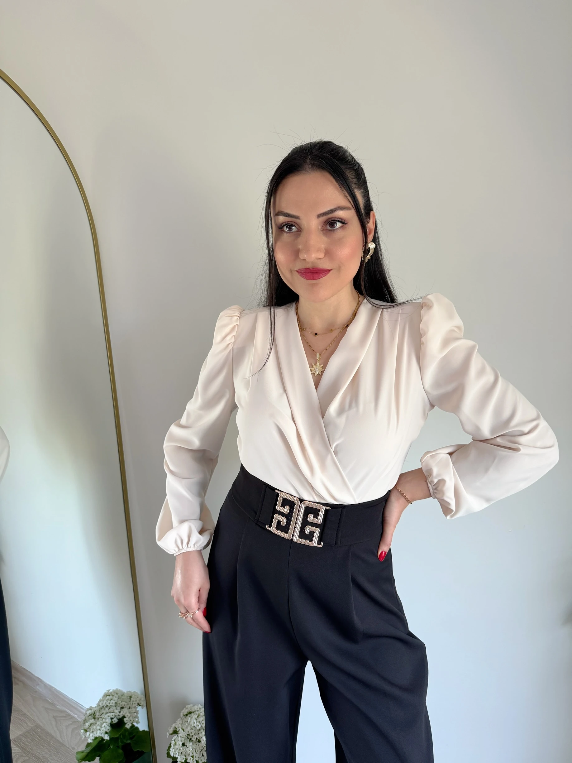 Kruvaze Yaka Vatkalı Çıtçıtlı Bodysuit Bluz