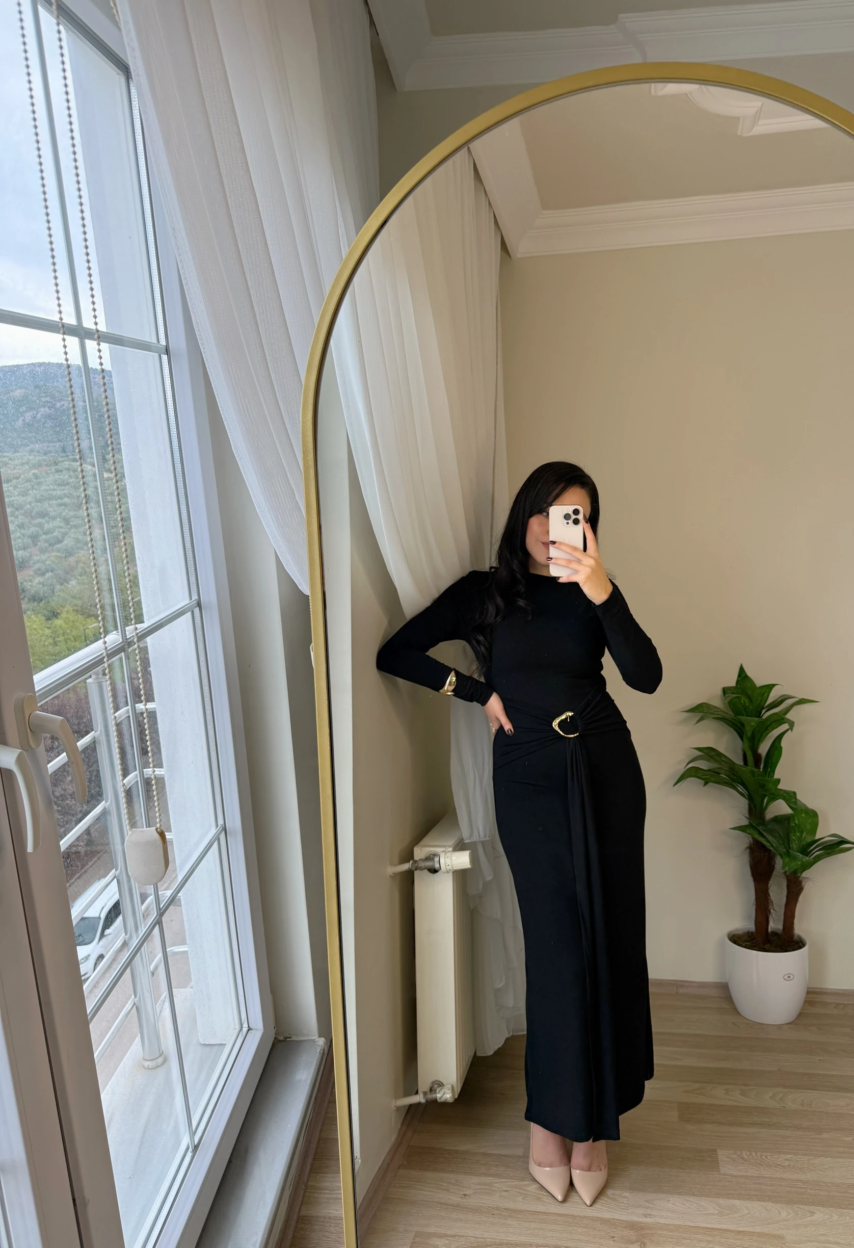 Gold Aksesuar Detaylı Elbise