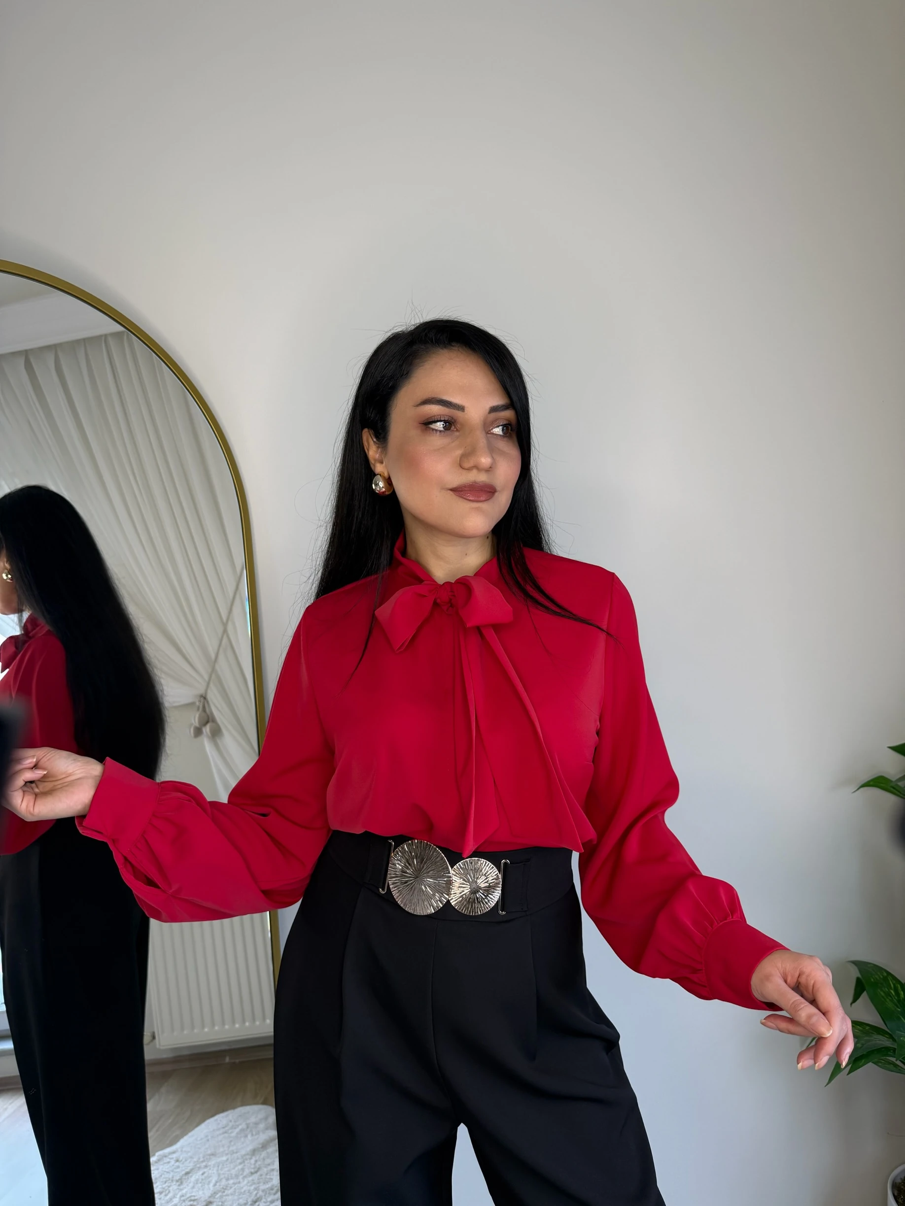 Yakası Fular Bağlamalı Şifon Gömlek - Kırmızı