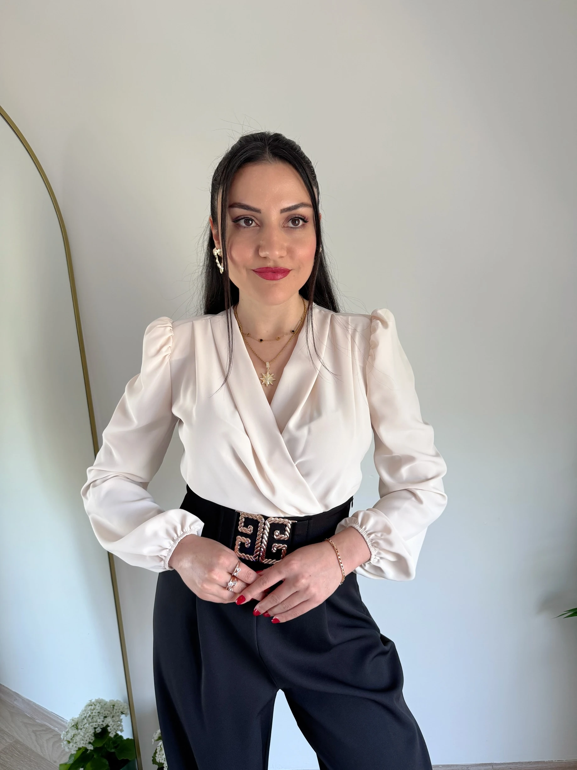 Kruvaze Yaka Vatkalı Çıtçıtlı Bodysuit Bluz