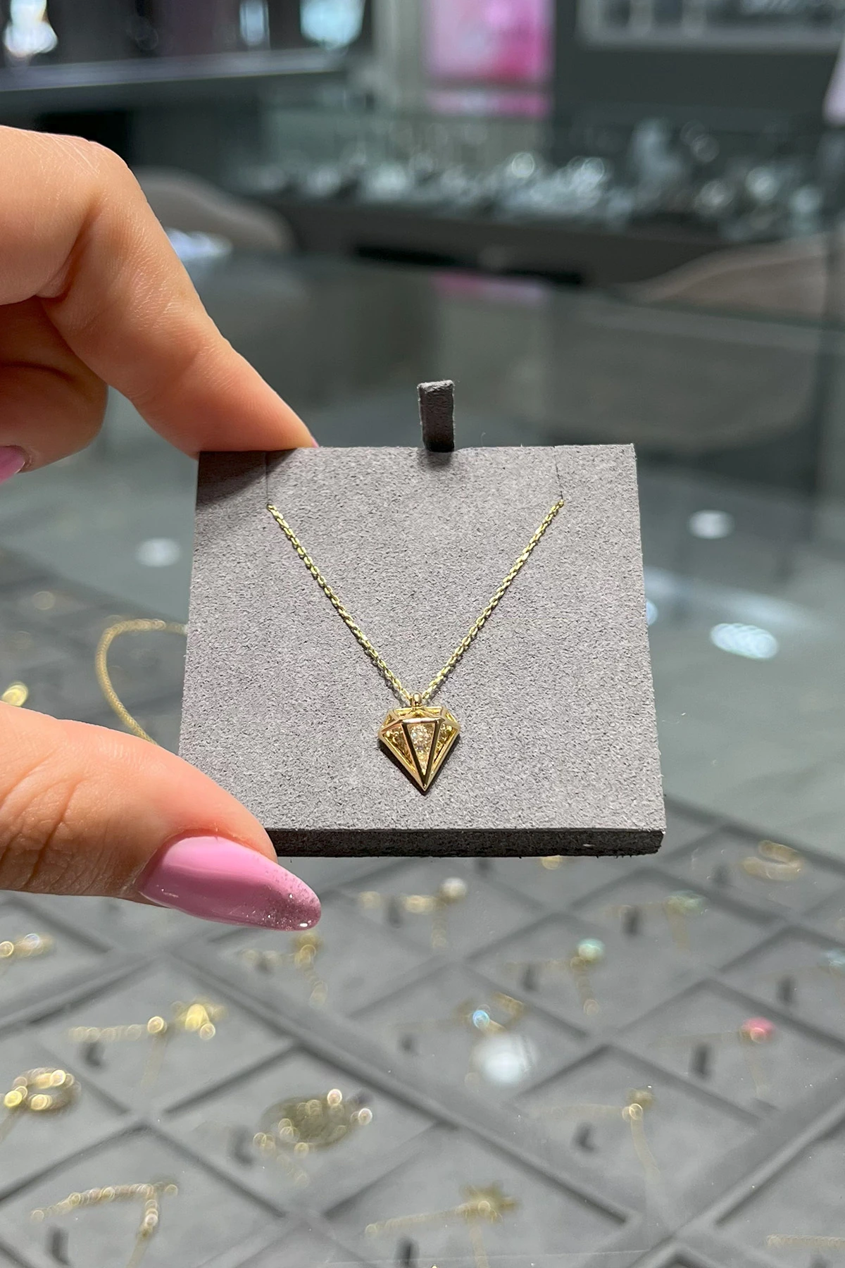 14 Ayar Altın Elmas Şekilli Kolye