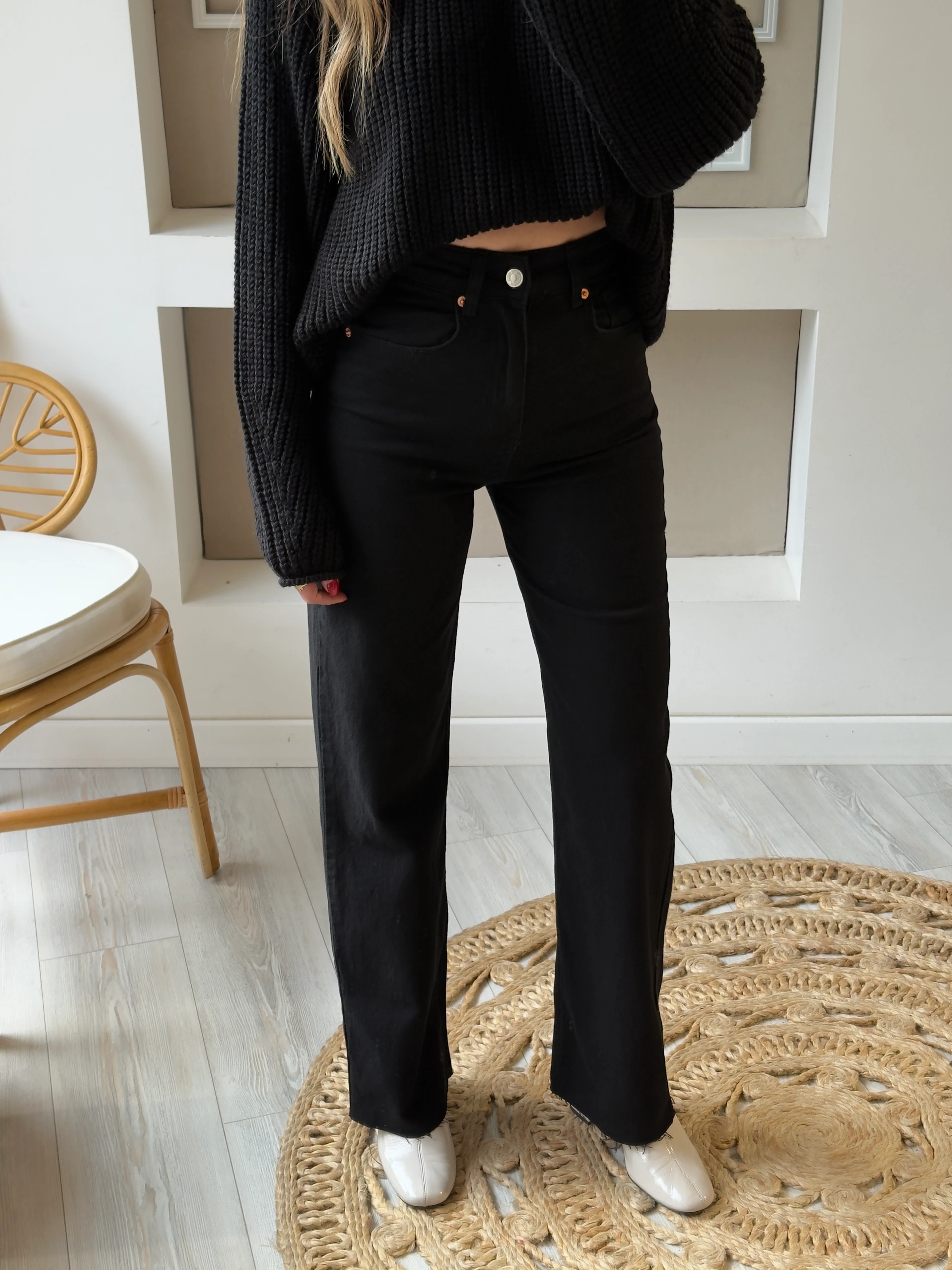 Orjinal Marka Siyah Renk Kesik Paça Jean