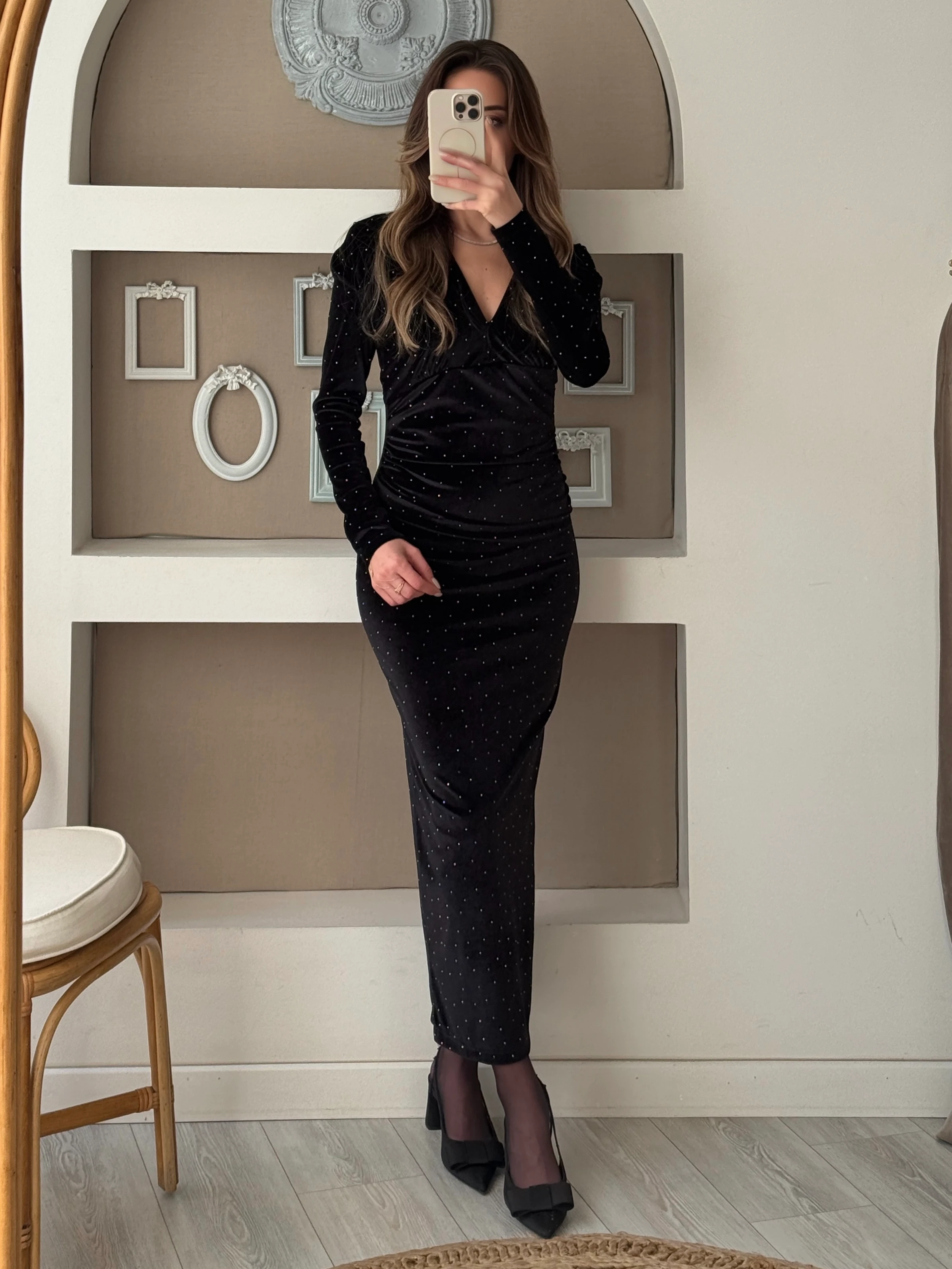 Minik Taşlı Kadife Elbise