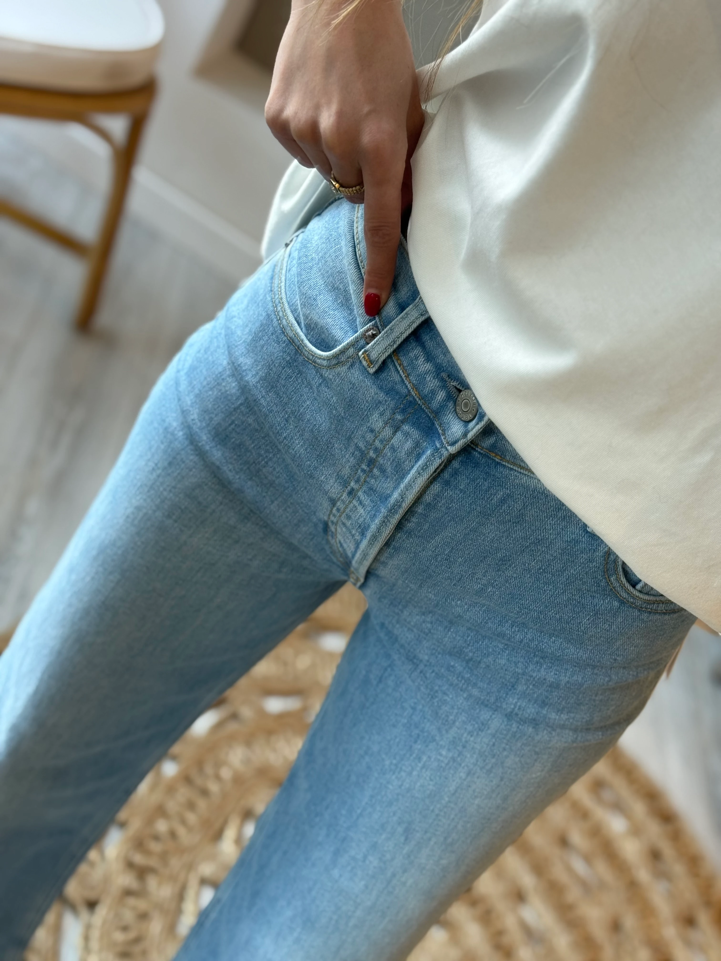 Orjinal Marka Açık Mavi Kesik Paça Jean 