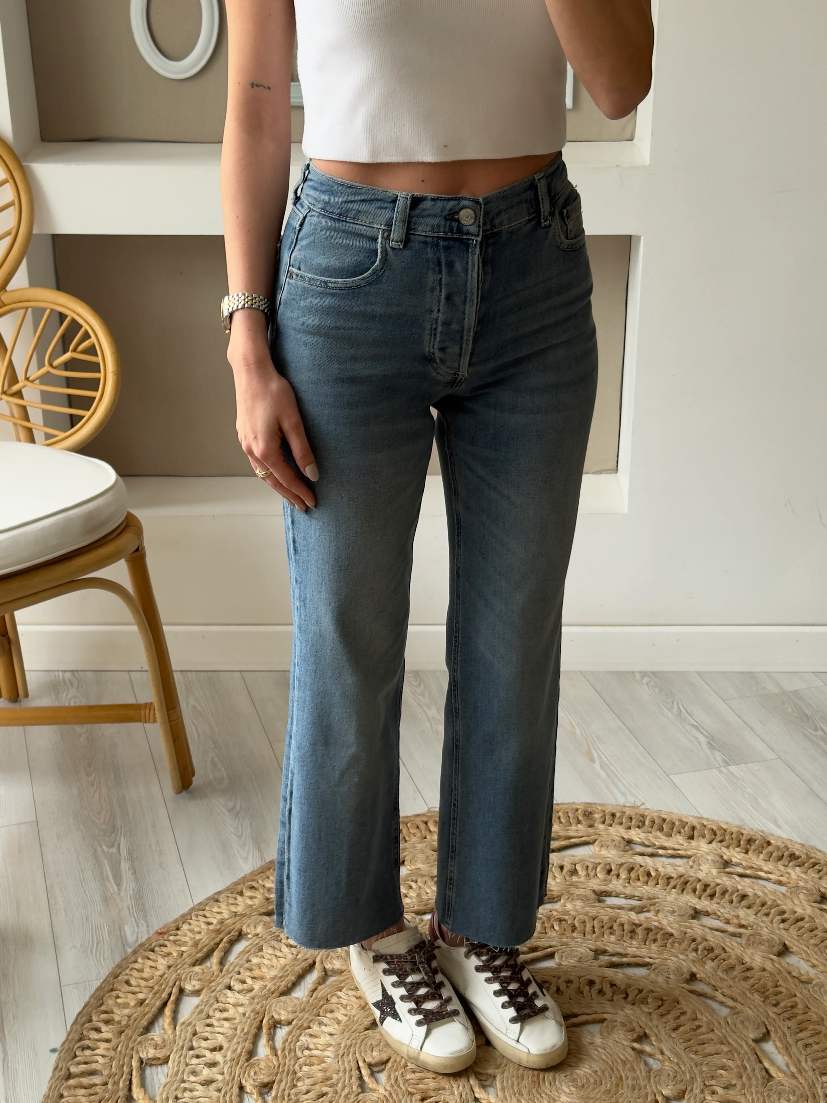 Orjinal Marka Orta Mavi Kesik Paça Jean