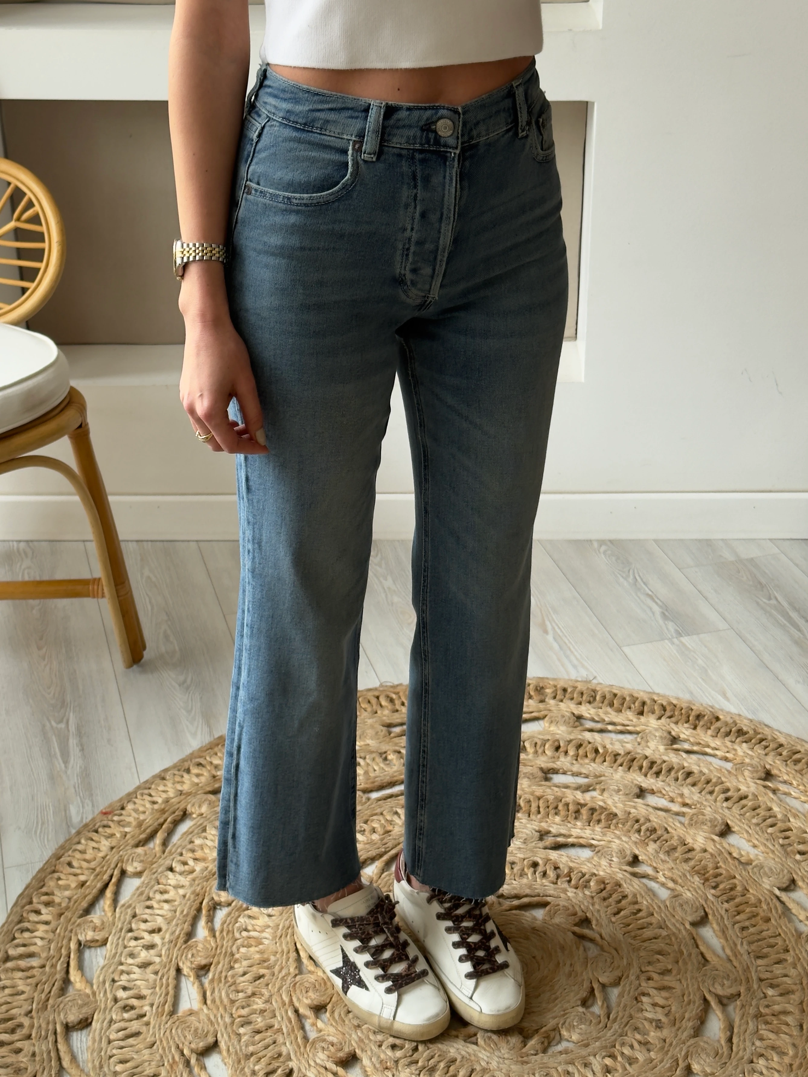 Orjinal Marka Orta Mavi Kesik Paça Jean