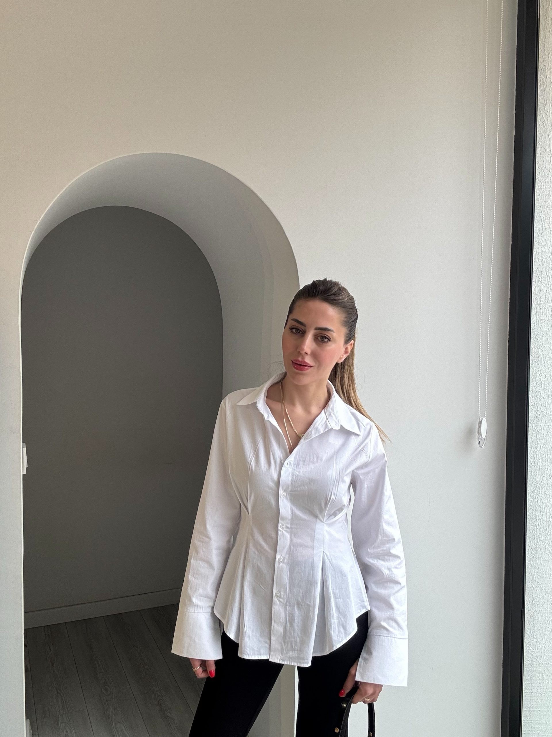 Belden Oturmalı Beyaz Poplin Gömlek