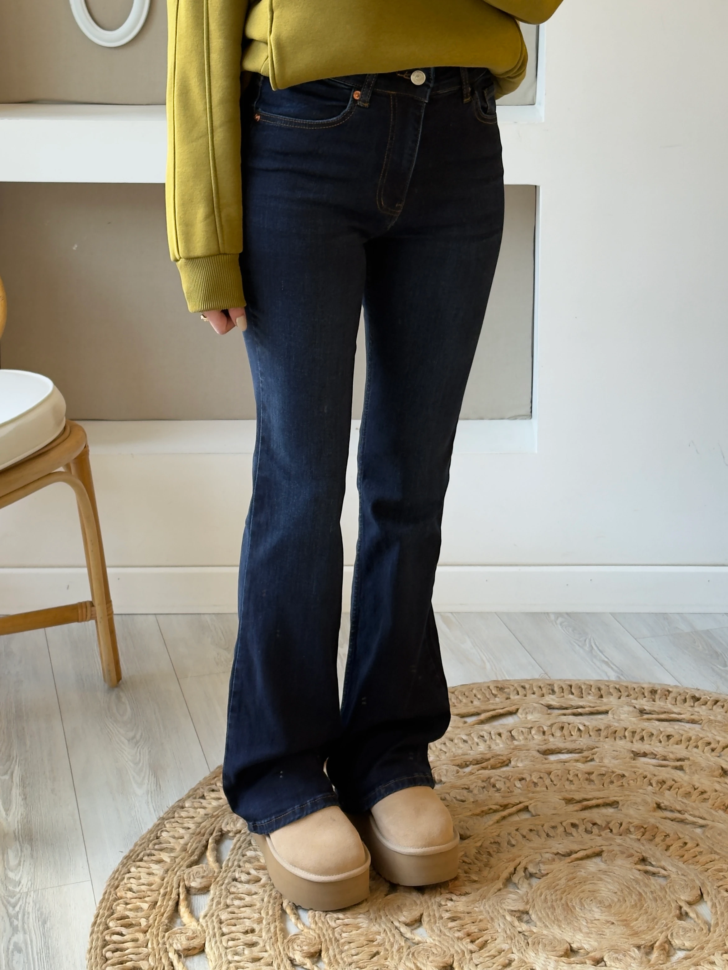 Orjinal Marka Koyu Lacivert İspanyol Paça Jean