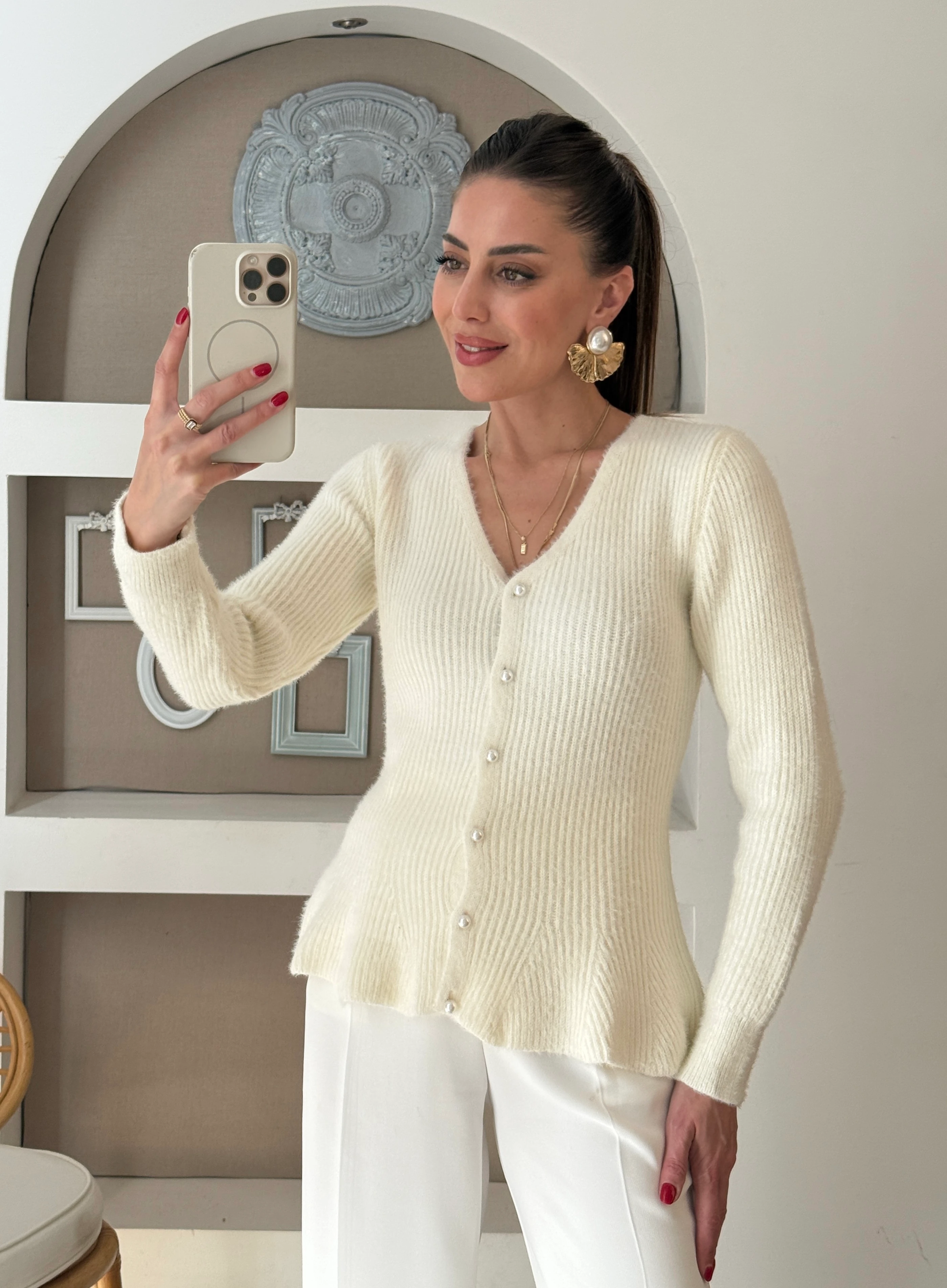 İnci Düğmeli Volanlı Hırka - Ekru