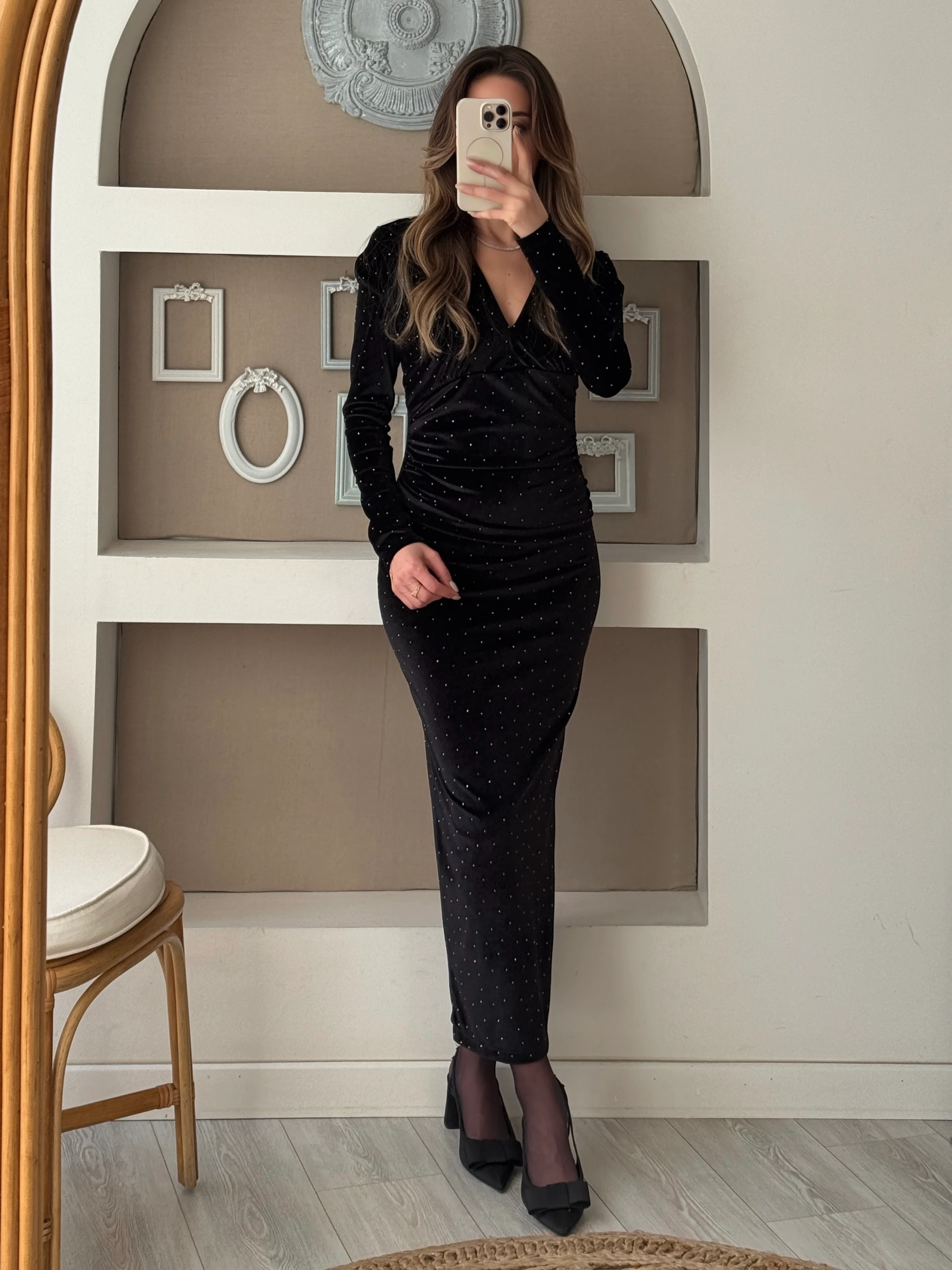 Minik Taşlı Kadife Elbise