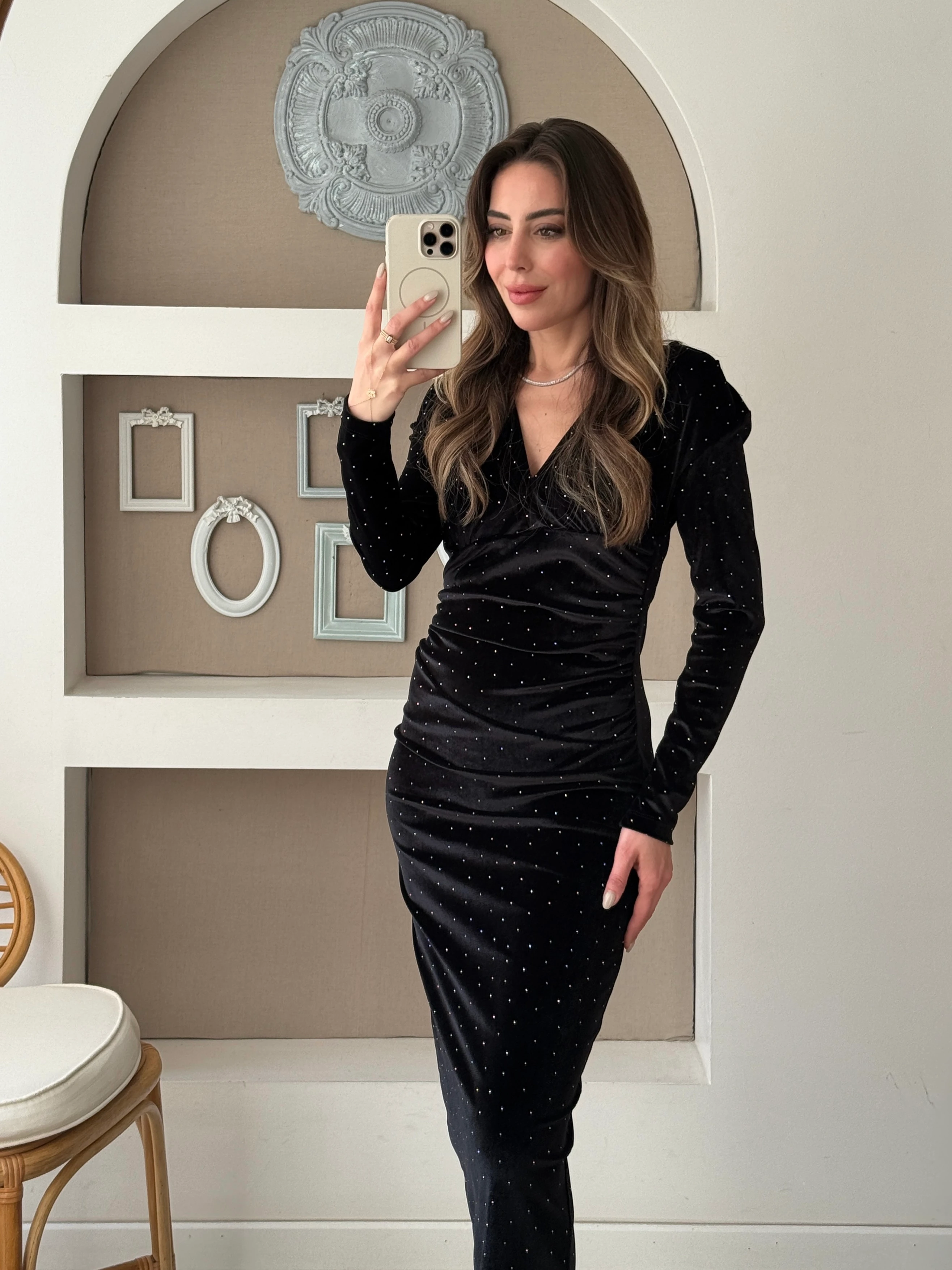 Minik Taşlı Kadife Elbise