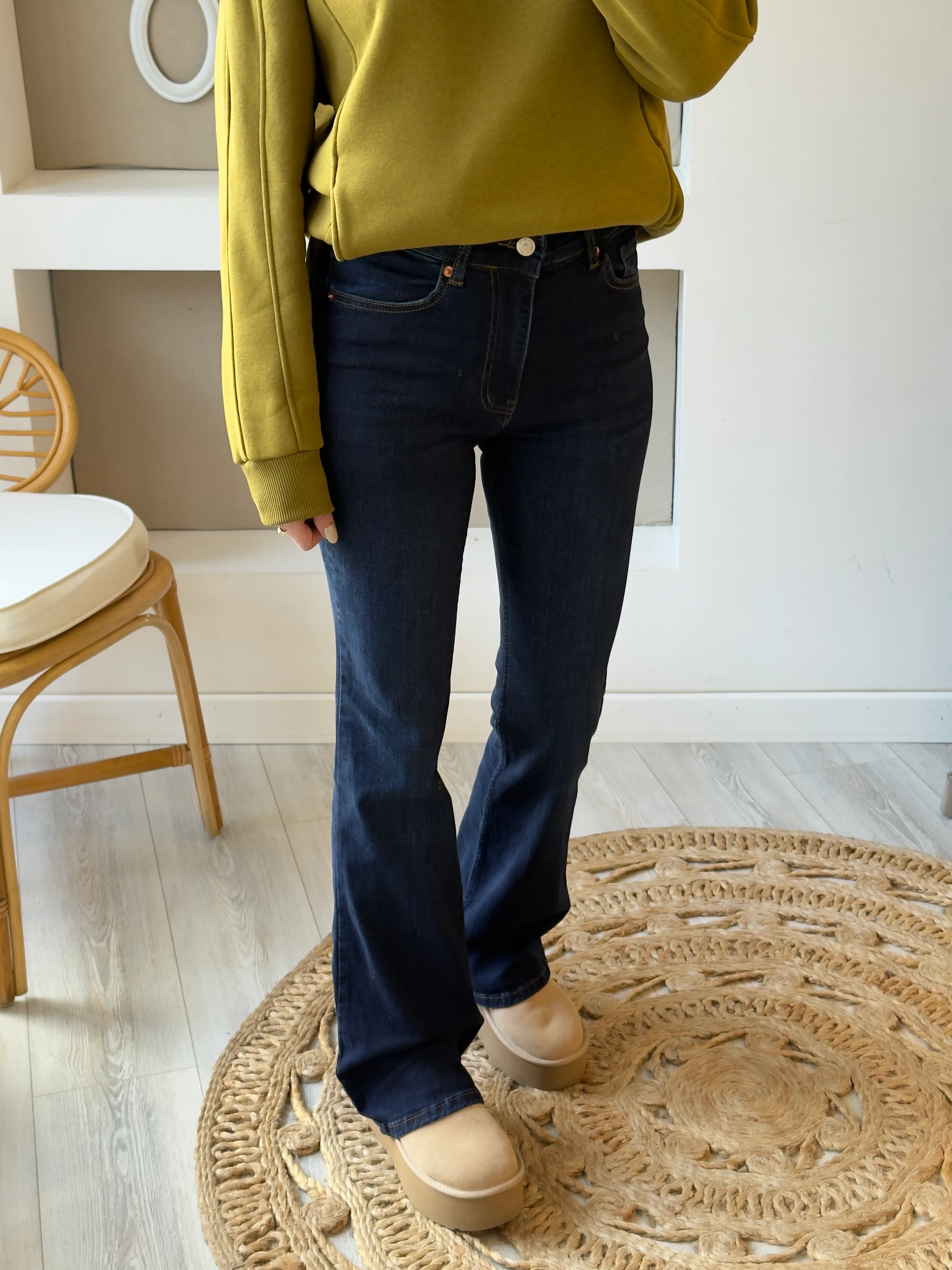 Orjinal Marka Koyu Lacivert İspanyol Paça Jean