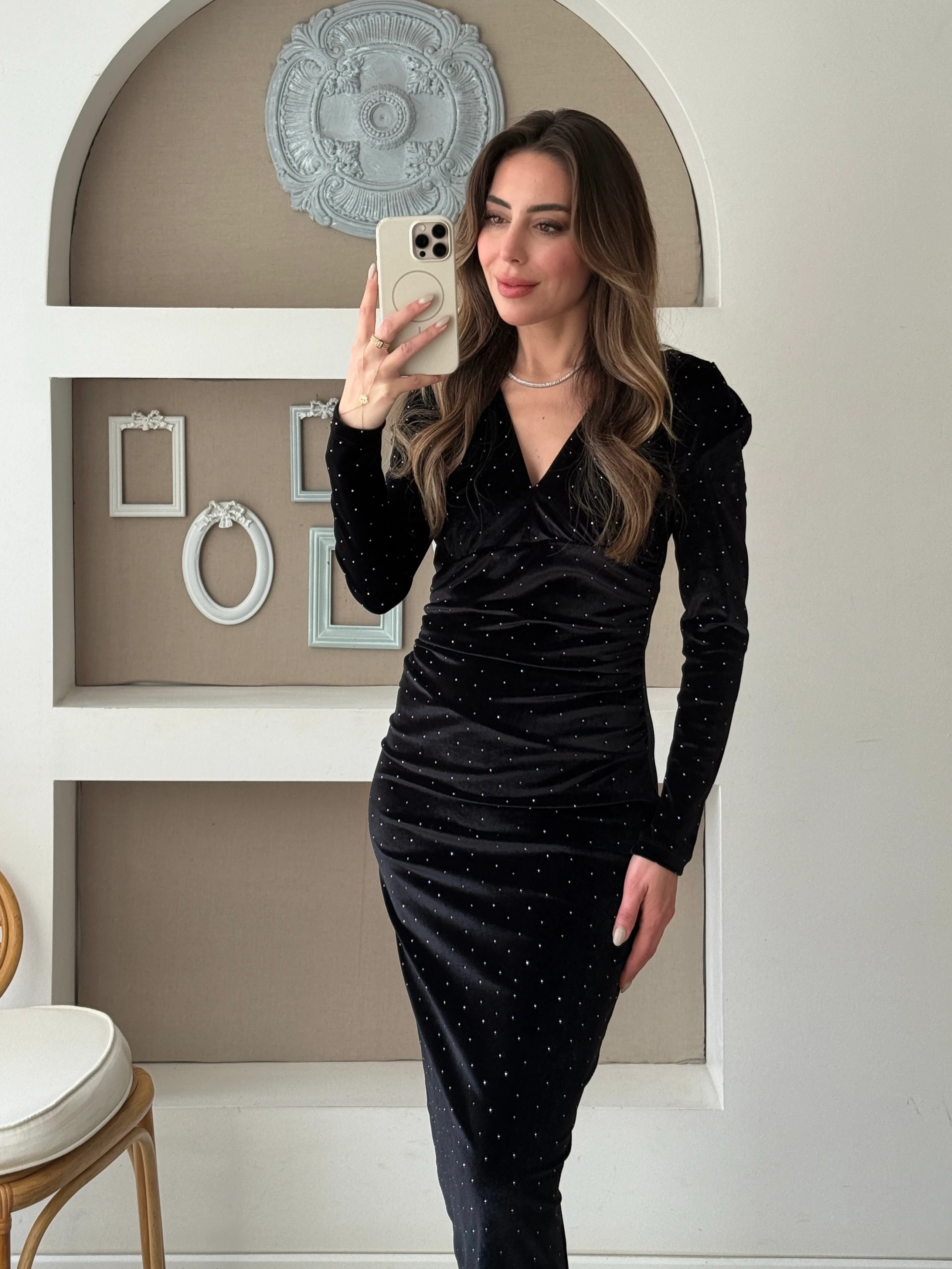 Minik Taşlı Kadife Elbise