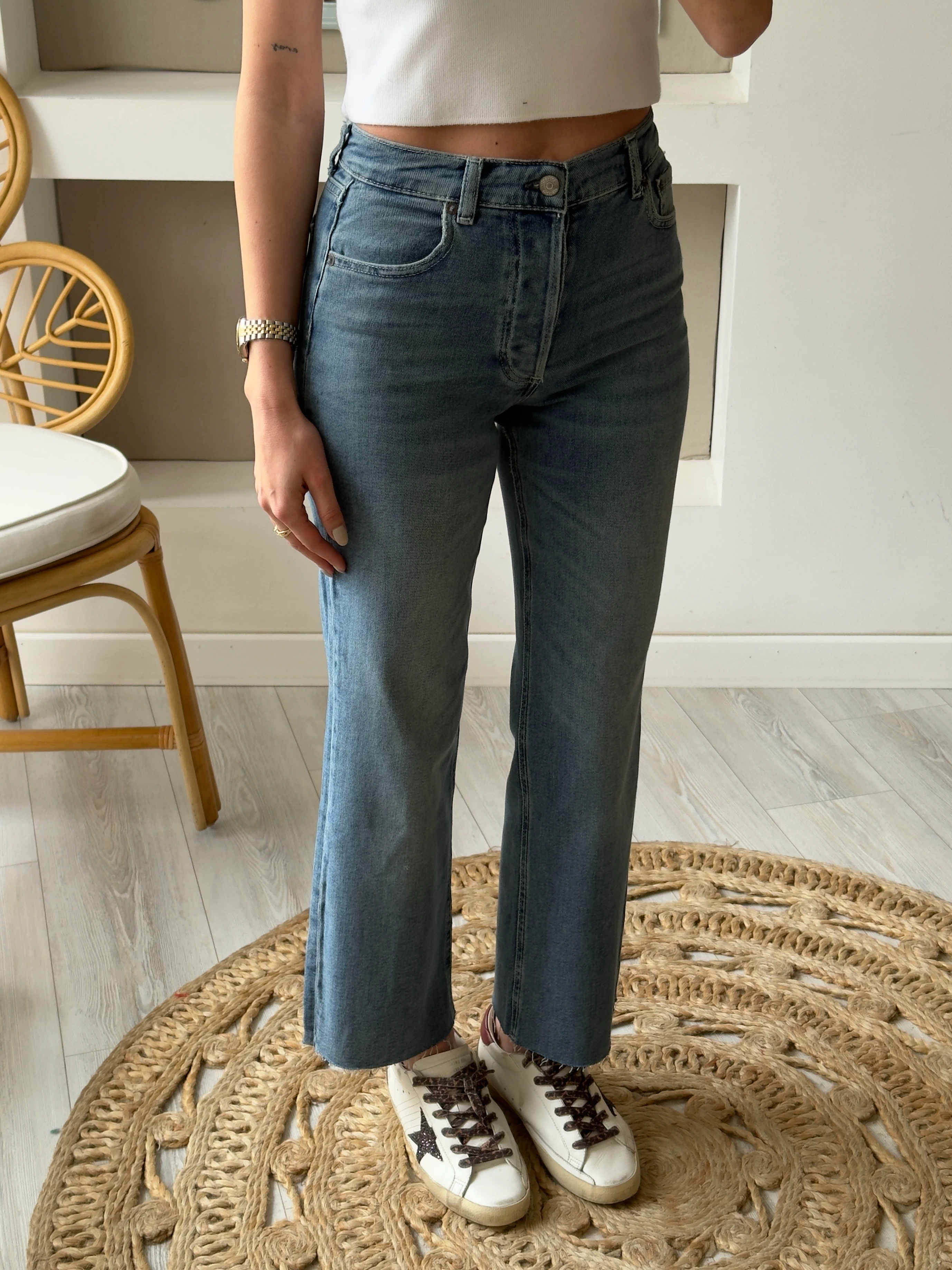 Orjinal Marka Orta Mavi Kesik Paça Jean