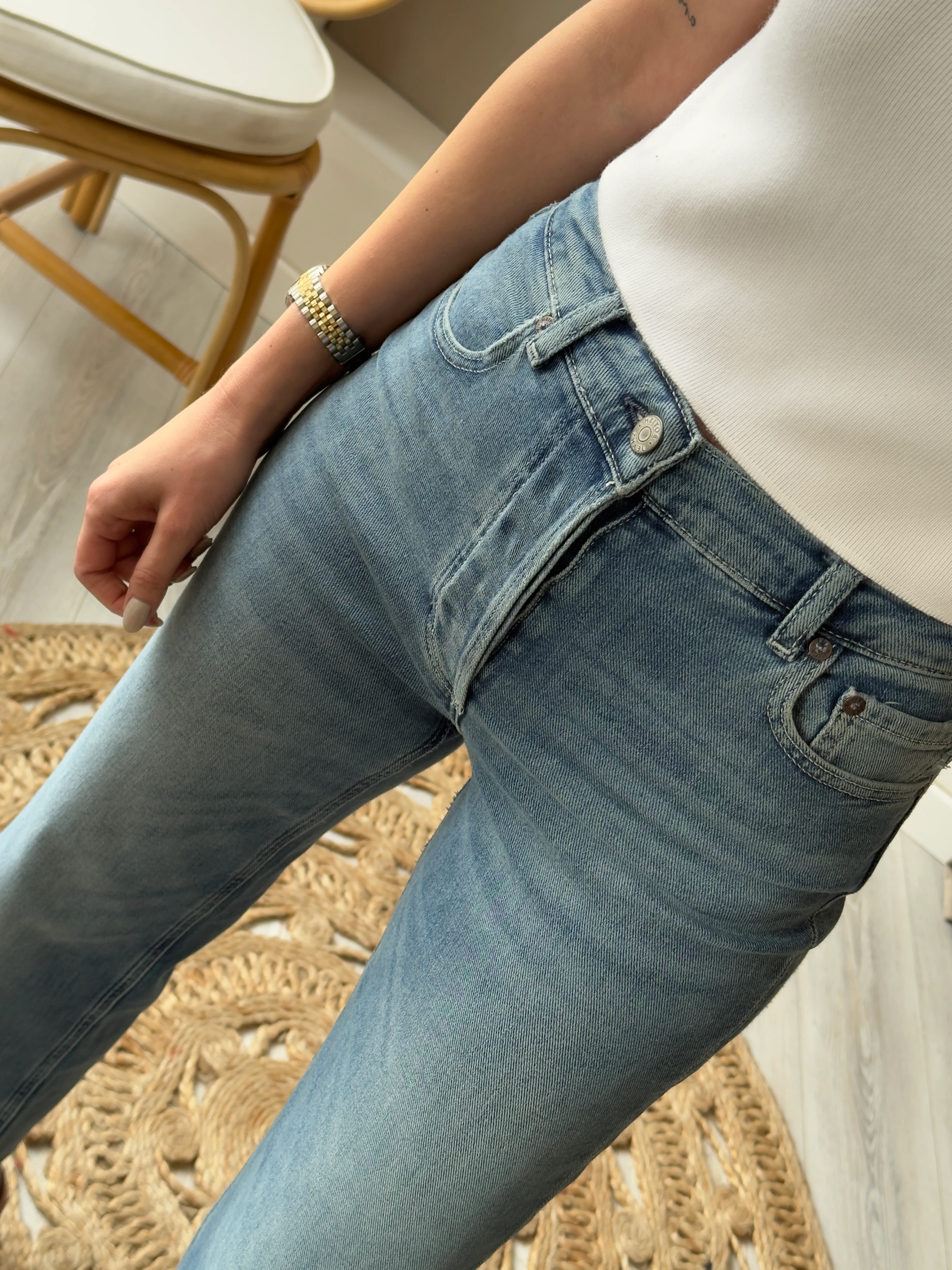 Orjinal Marka Orta Mavi Kesik Paça Jean