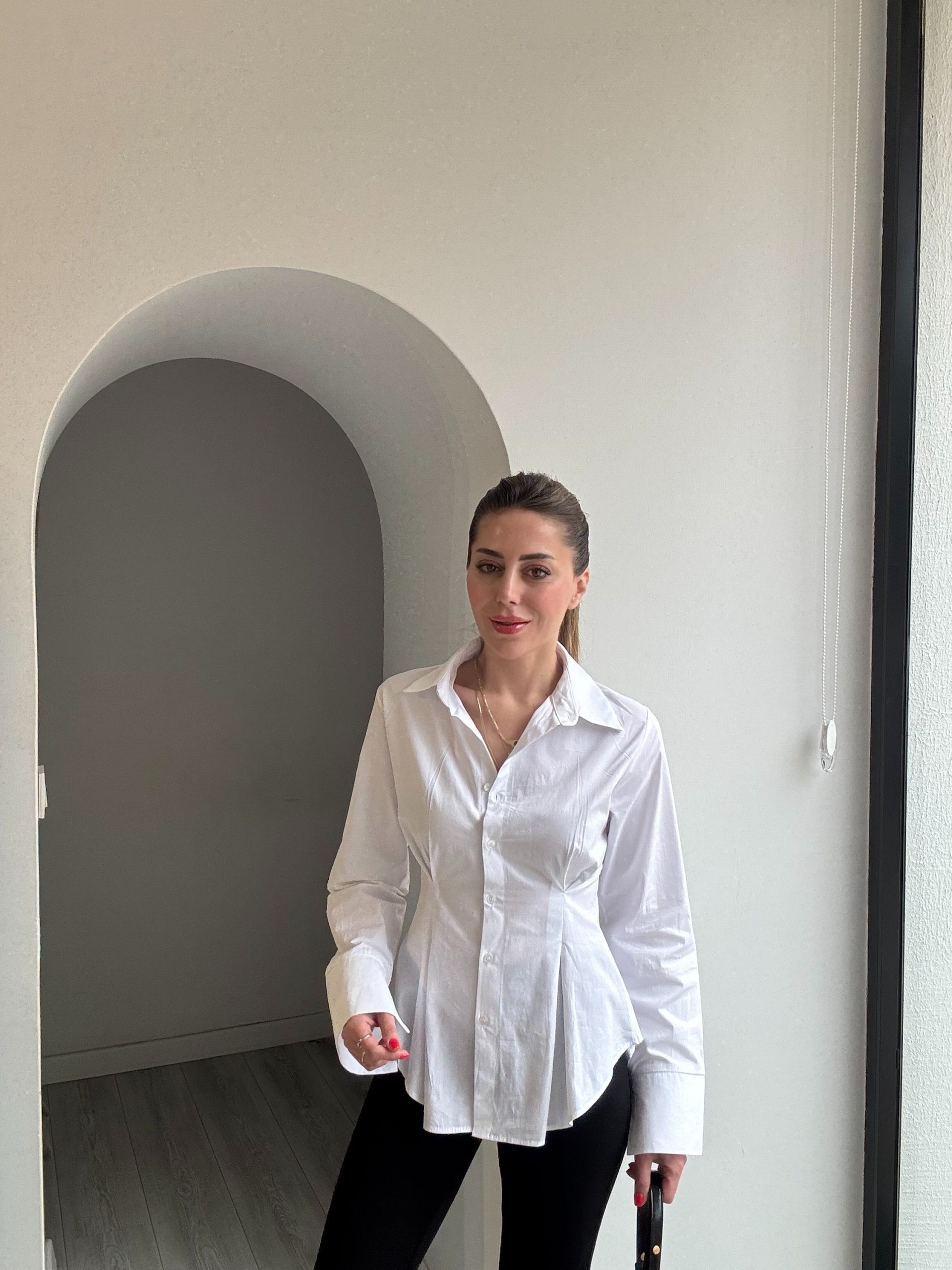 Belden Oturmalı Beyaz Poplin Gömlek