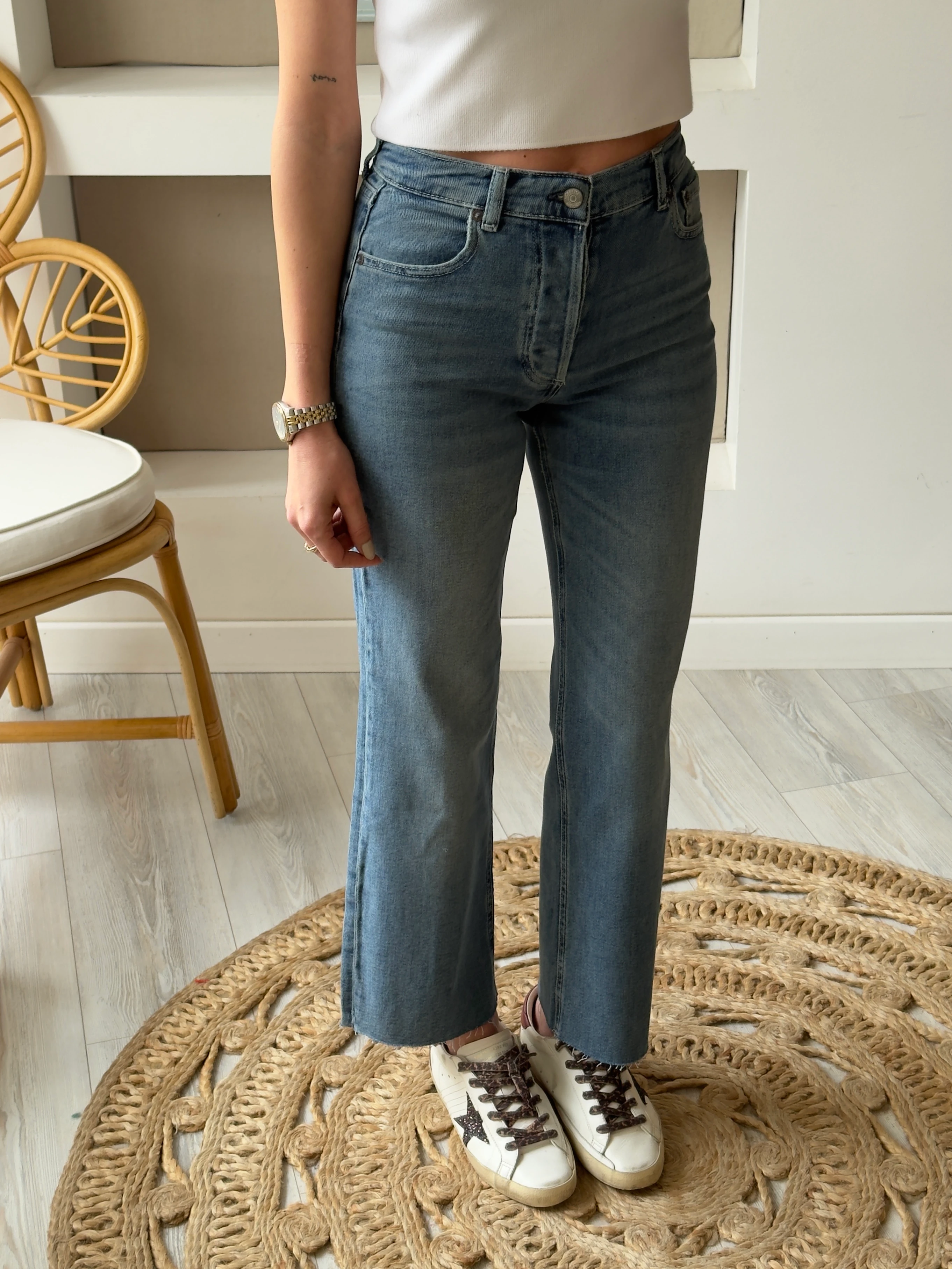 Orjinal Marka Orta Mavi Kesik Paça Jean