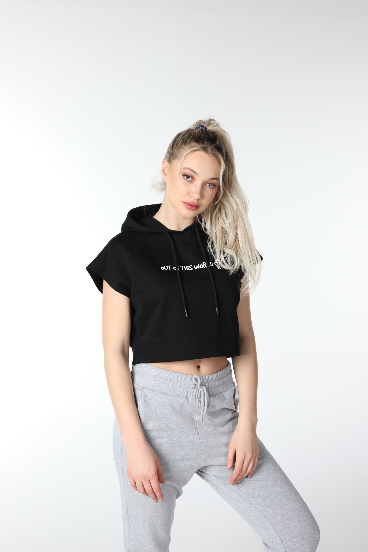 Kadın Baskılı Kapüşonlu Crop Sweatshırt - SİYAH