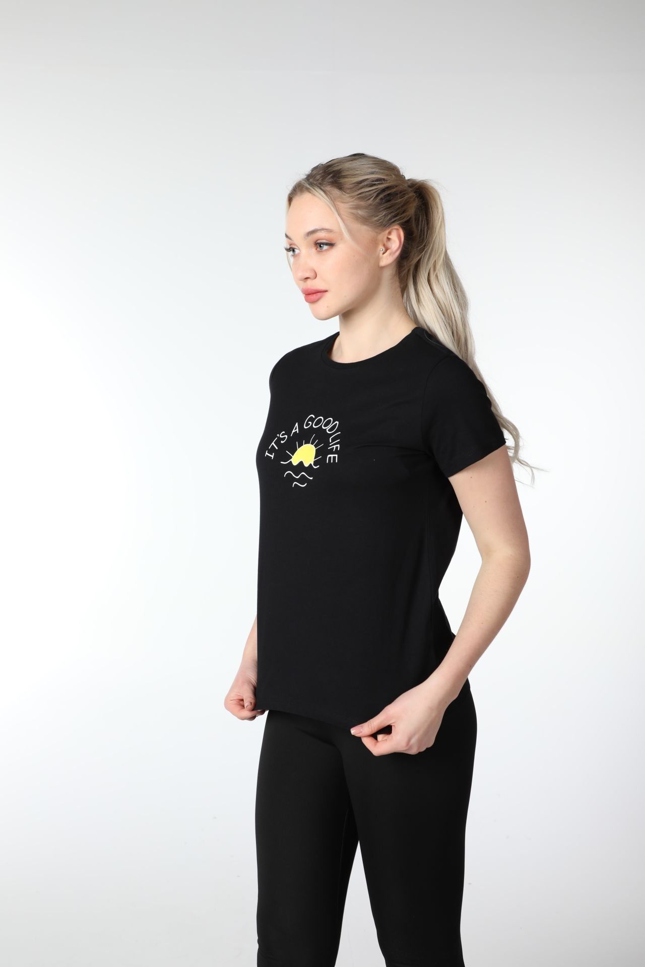 Kadın Bisiklet Yaka Kısa Kollu Regular Fit Baskılı Tişört - SİYAH