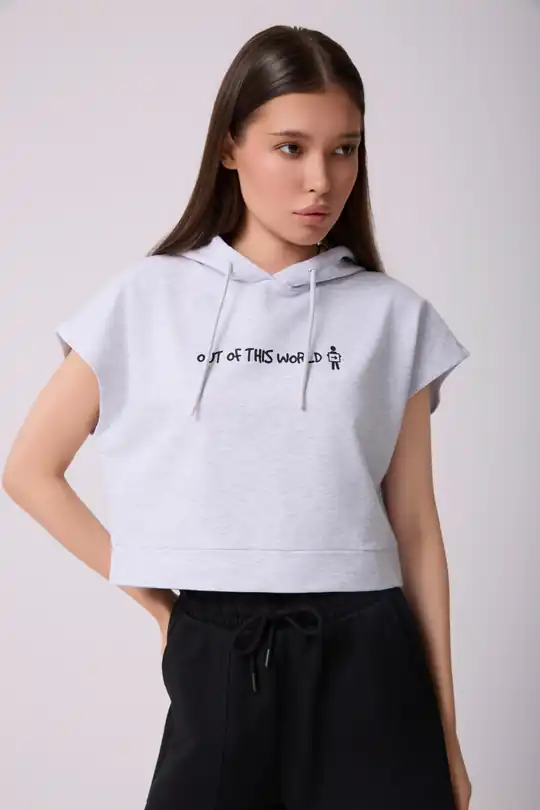 Kadın Kapüşonlu Regular Fit Baskılı Crop Sweatshirt